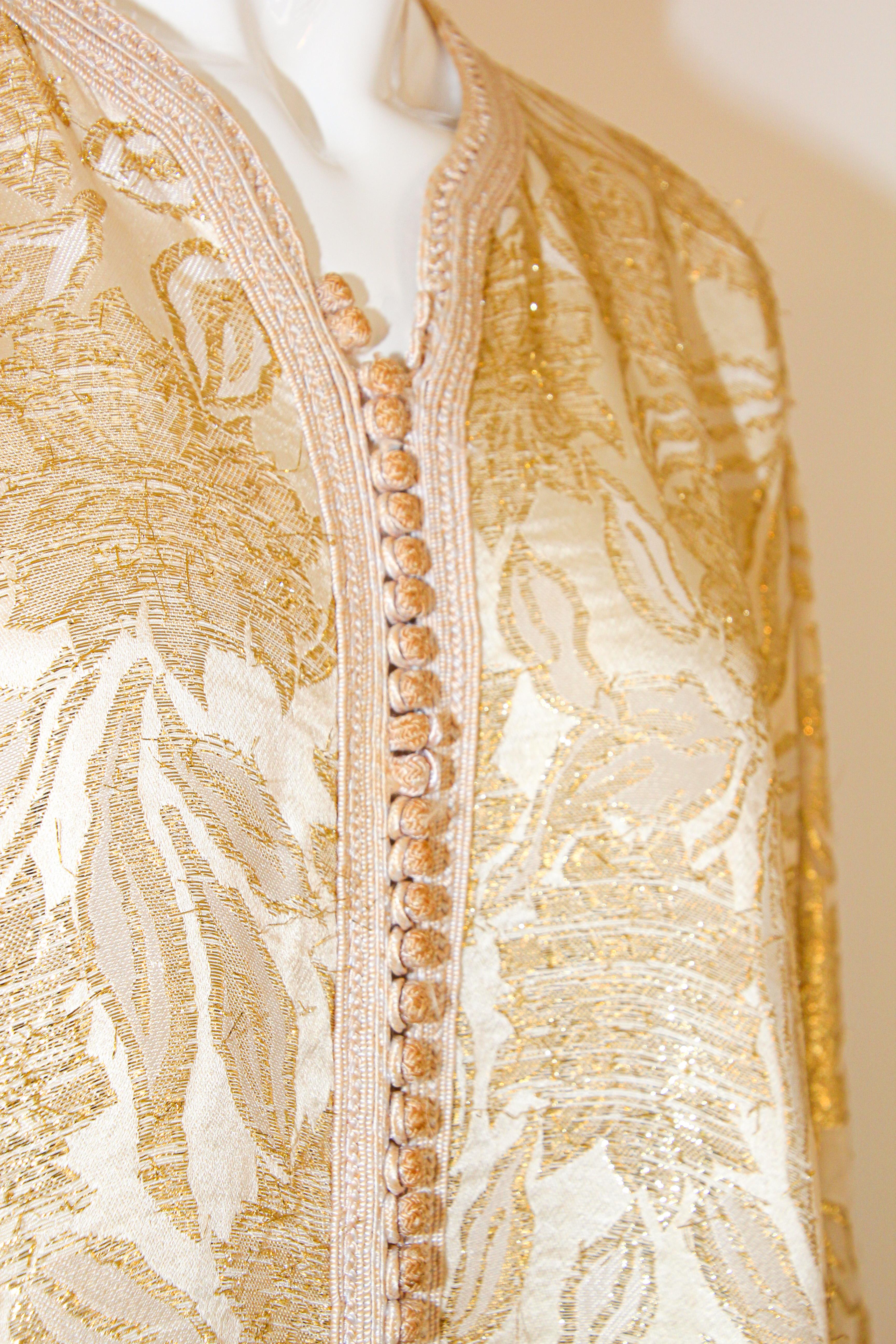 Robe longue caftan marocaine ancienne brodée de damas doré, années 1940 en vente 3