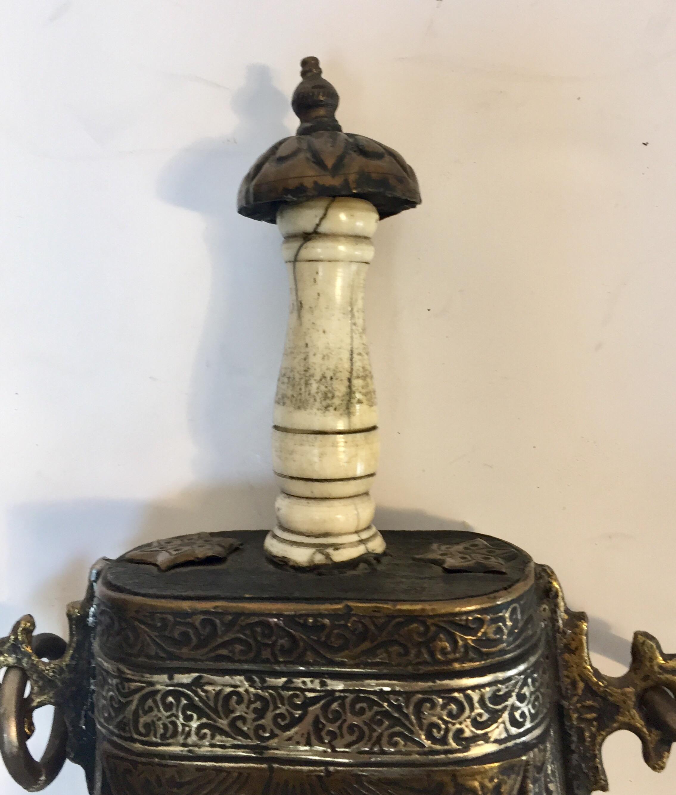 Moroccan Antique Berber Case Flask Hand-carved In Good Condition For Sale In North Hollywood, CA