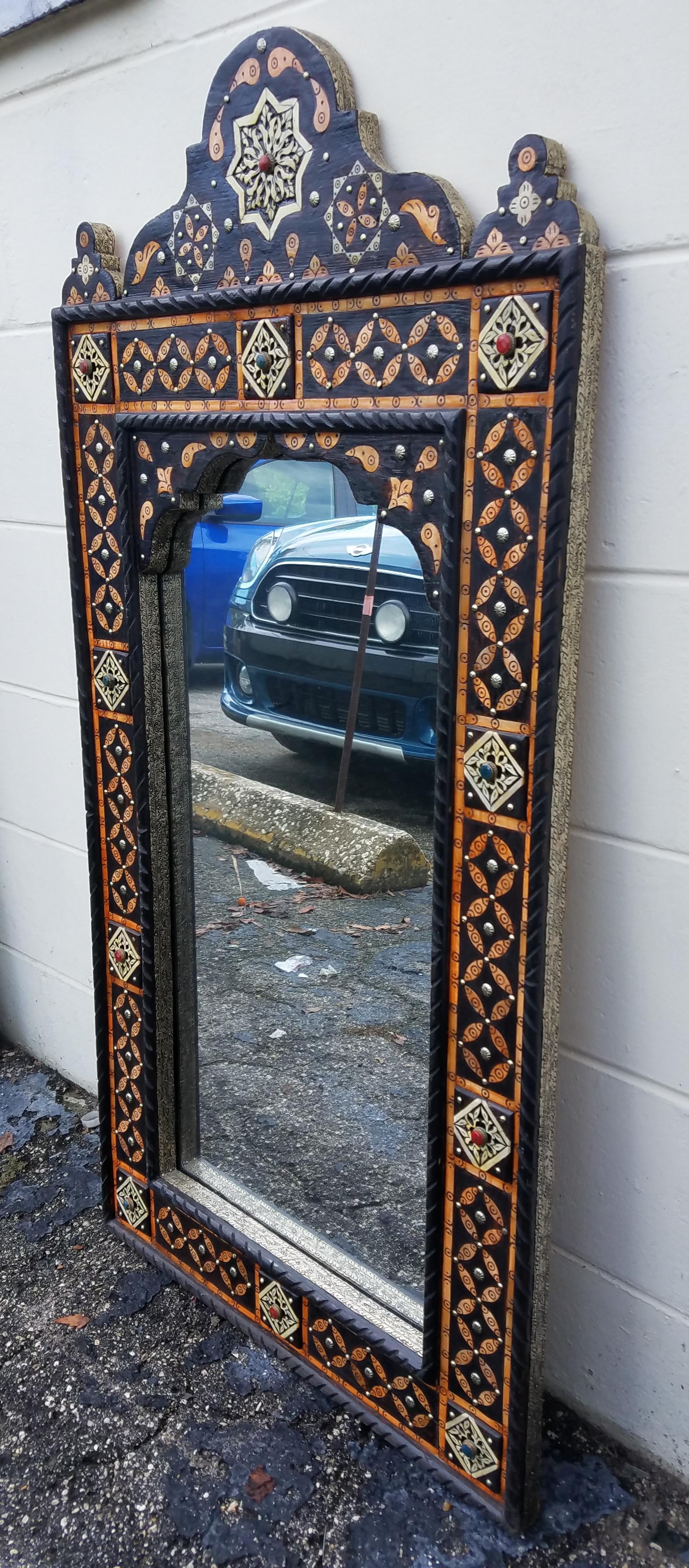 Marocain Miroir marocain en forme d'os de chameau arqué, Marrakech en vente