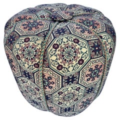 Marokkanischer Art Deco Style Pouf gepolstert in maurischem Textilgewebe Hocker