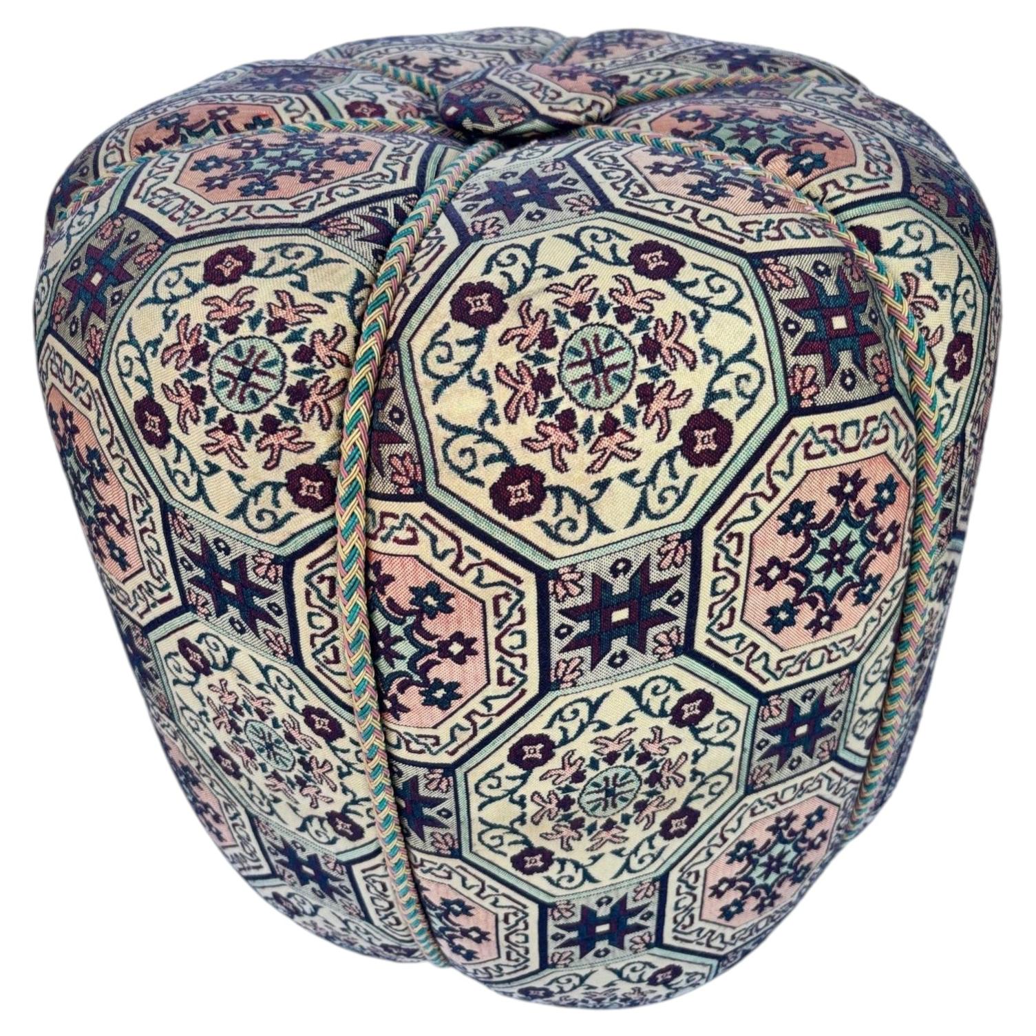Pouf marocchino in stile Art Deco rivestito in tessuto moresco Sgabello in tessuto moresco