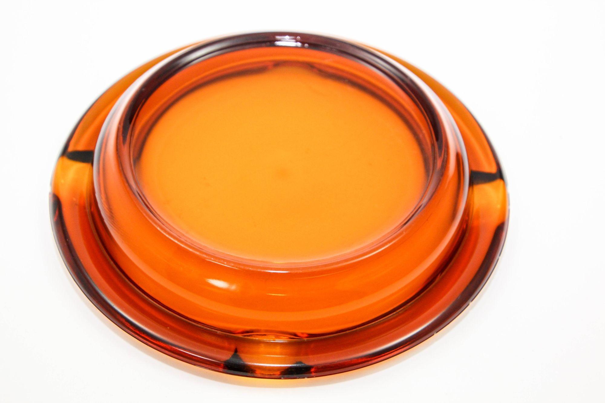 Moroccan Ashtray Hazel Atlas Round Amber Glass Large Cigar Ashtray 1960s In Good Condition For Sale In North Hollywood, CA