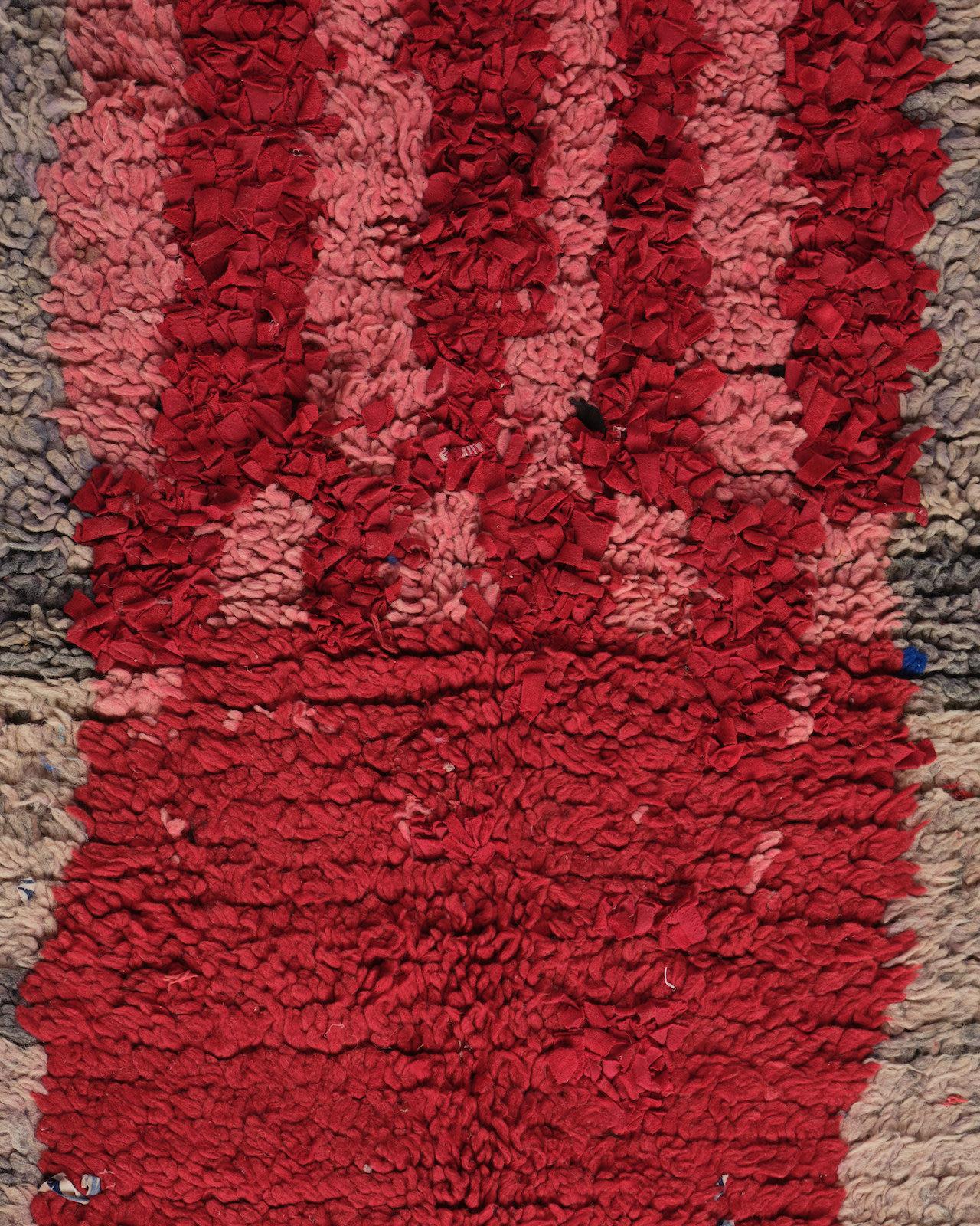 Vintage
Hand knotted dyed wool
L226 x W99 cm