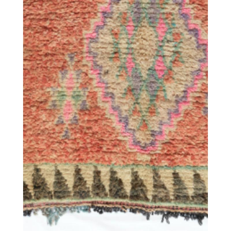 Vintage
Laine teintée nouée à la main
L289 x W116 cm