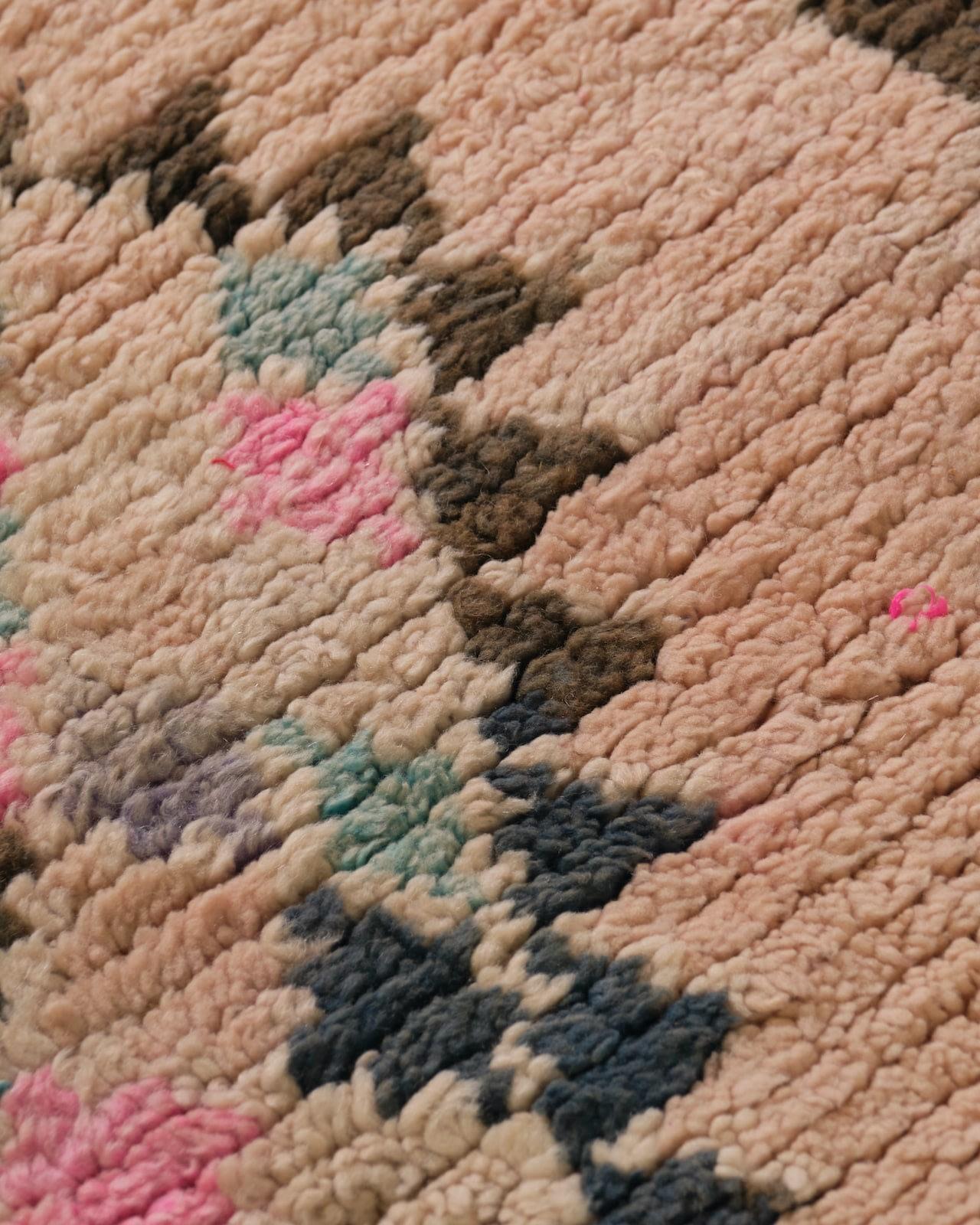 Moroccan, 'Azilal rug In Excellent Condition For Sale In London, GB