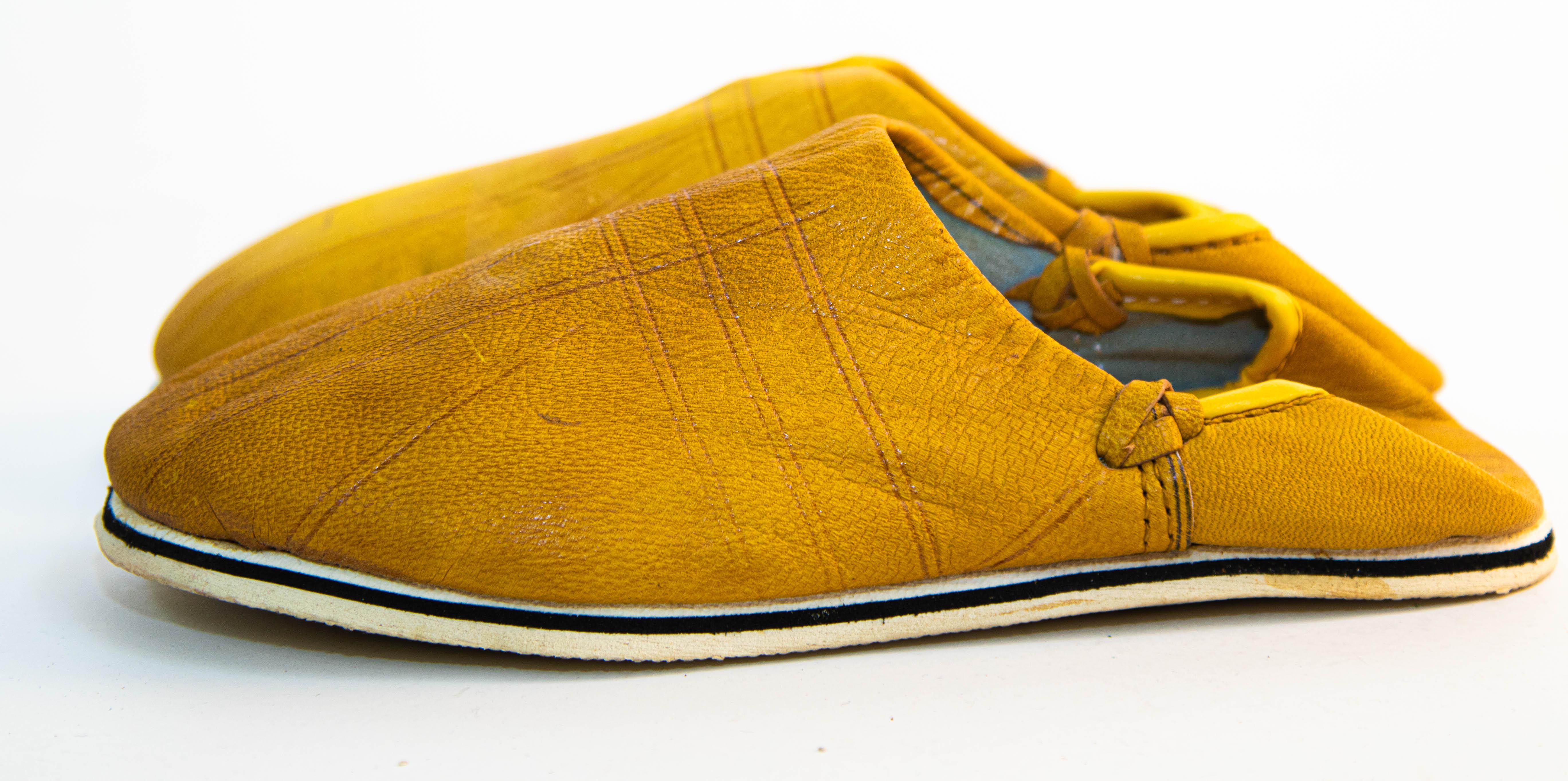 Babouches - Chaussures ethniques en cuir jaune travaillées à la main, marocaines en vente 6