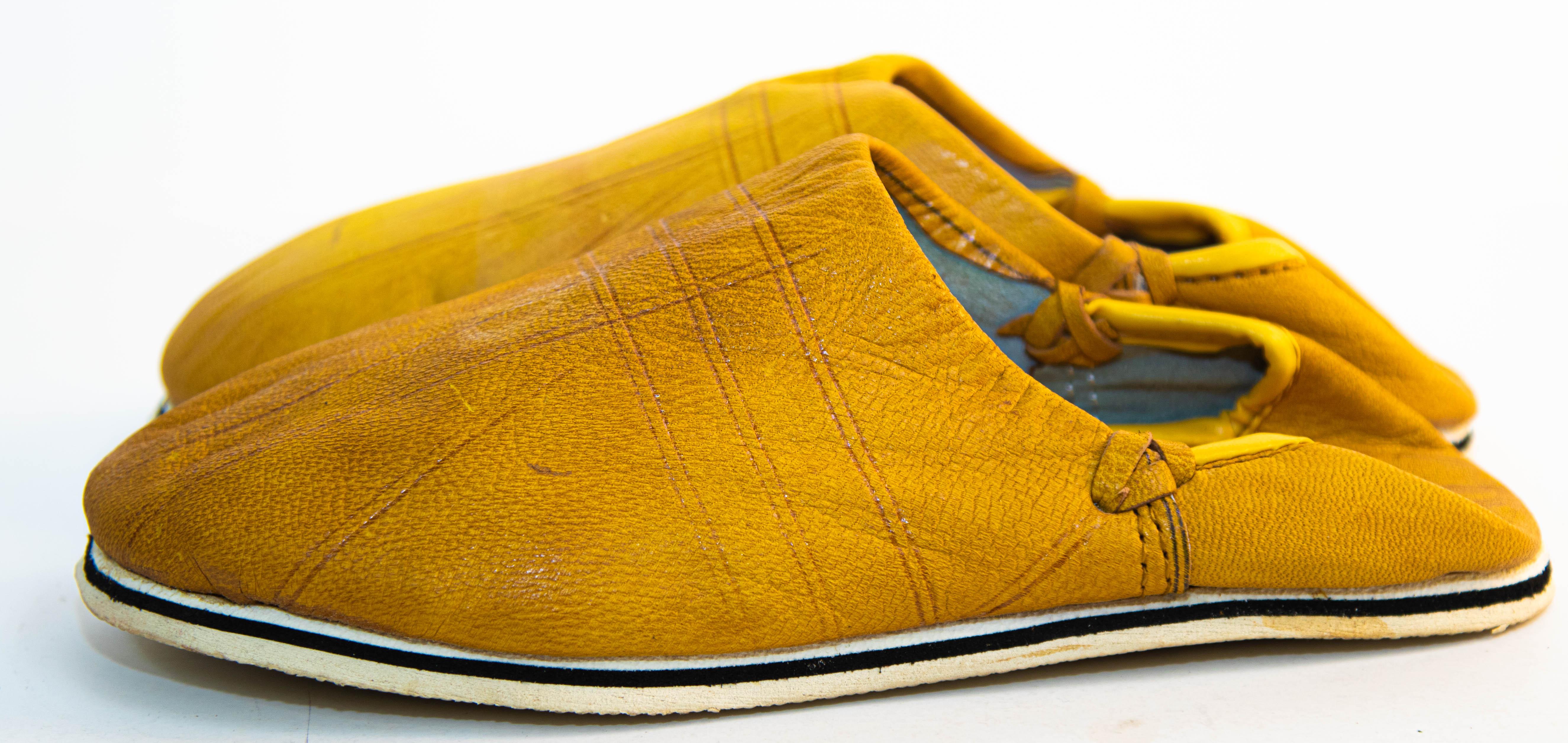 Babouches - Chaussures ethniques en cuir jaune travaillées à la main, marocaines en vente 2