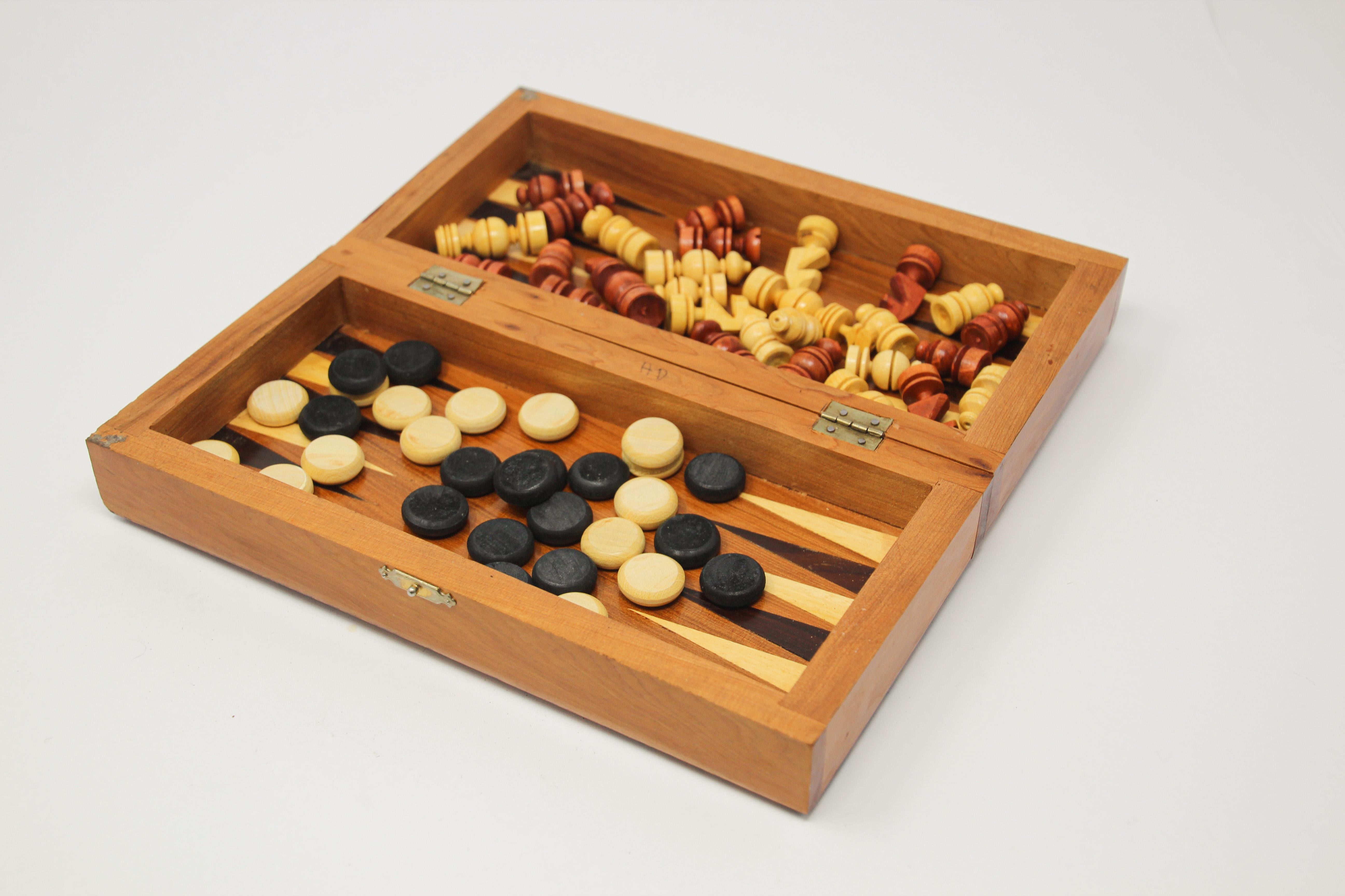 Decorative Moroccan handcrafted Thuya wood box with backgammon and chess set game.
Morrocan artists continue the long tradition that creating beautiful and functional pieces from roots and branches of the rare Thuya tree. This wood can be found