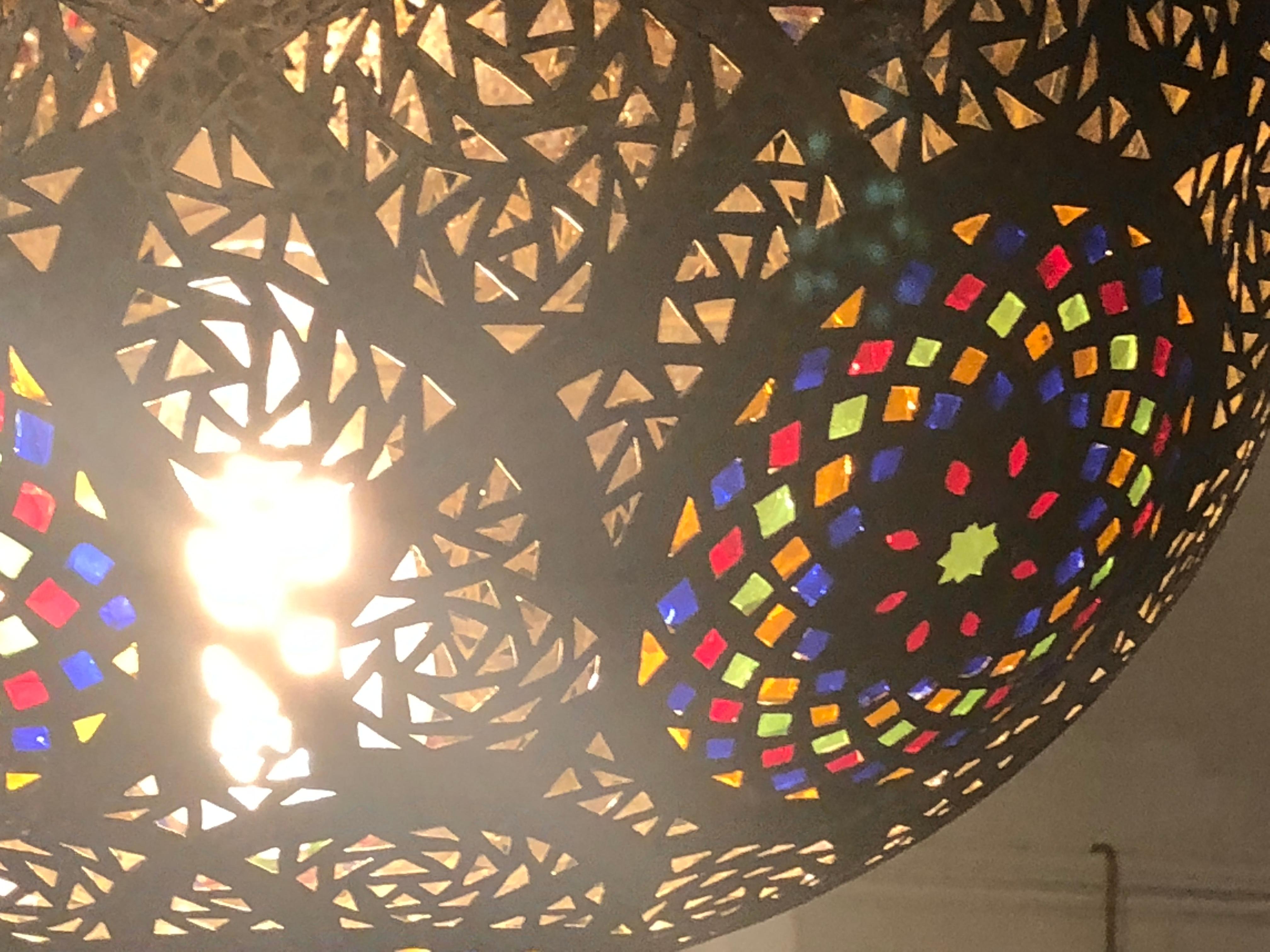 Moroccan Ball-Shaped Copper and Multi-Color Glass Pendant Lighting (Maurisch)