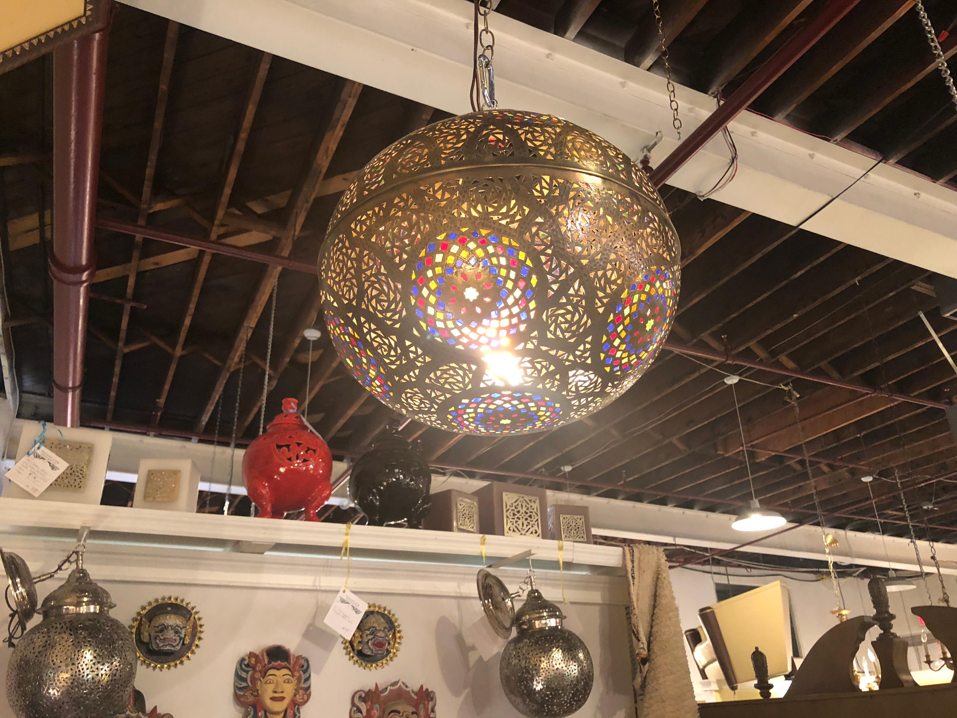 Moroccan Ball-Shaped Copper and Multi-Color Glass Pendant Lighting (Marokkanisch)