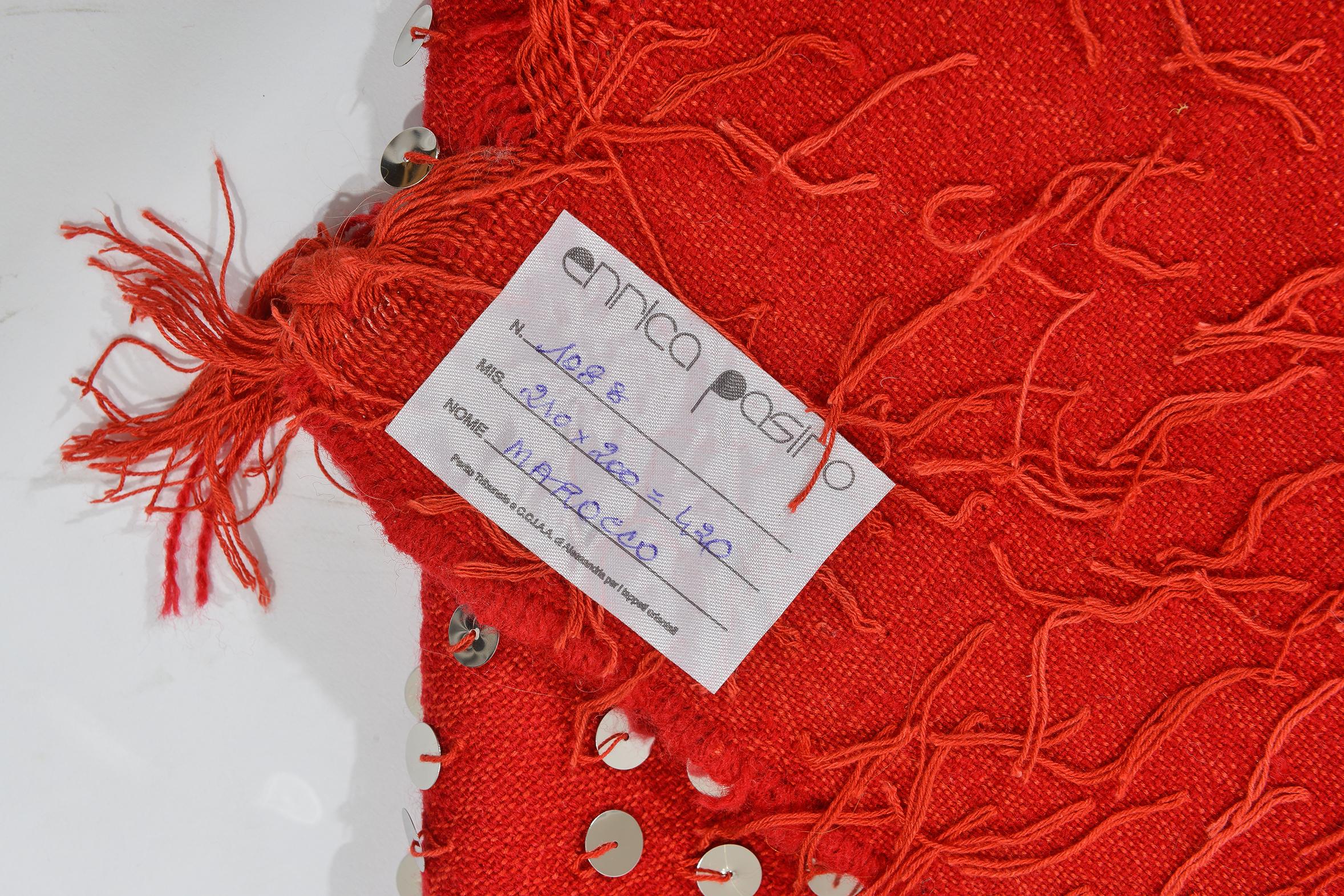 Rot  Marokkanische Decke  , Quadratische Größe (Stammeskunst) im Angebot