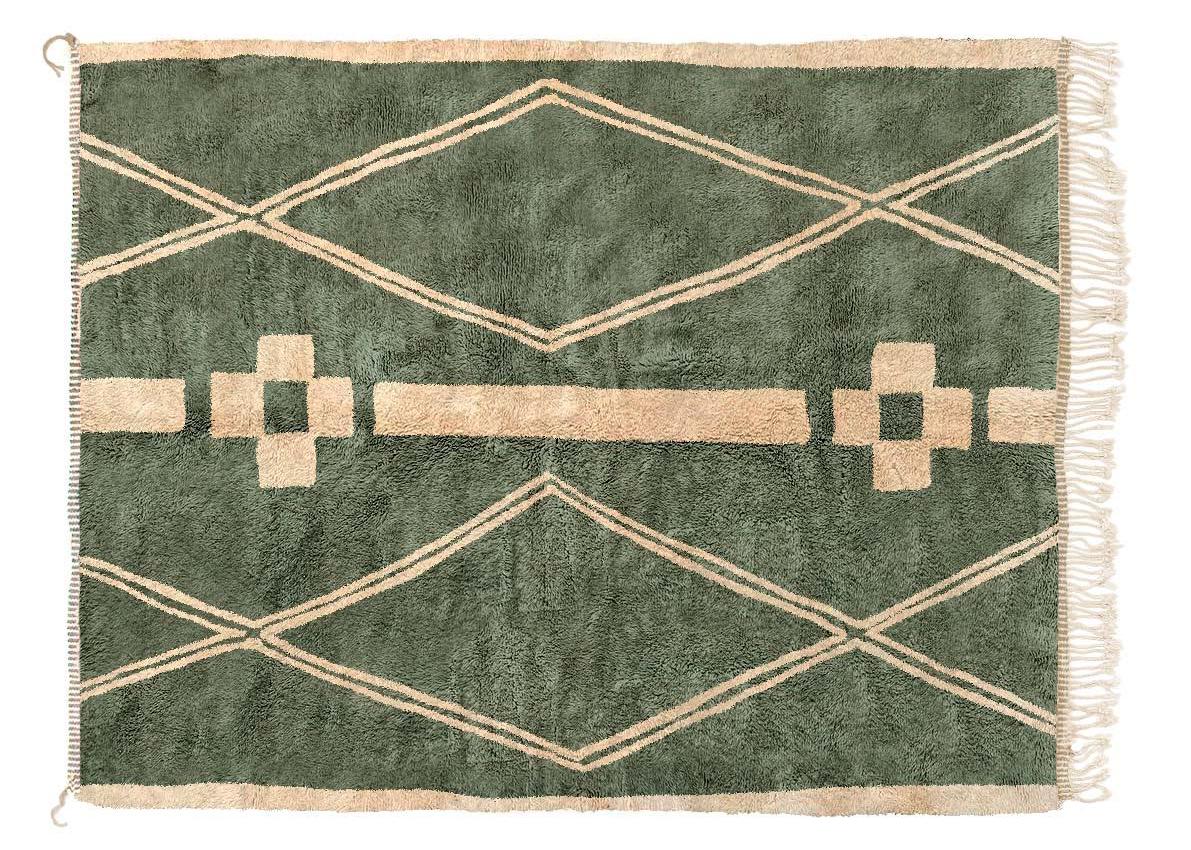 Nous créons exclusivement des tapis individuels sur mesure. Cela signifie que nous ne produisons pas d'articles inutiles et que nous donnons la priorité au respect de la nature. C'est pourquoi nous estimons qu'il nous faut environ 8 à 9 semaines