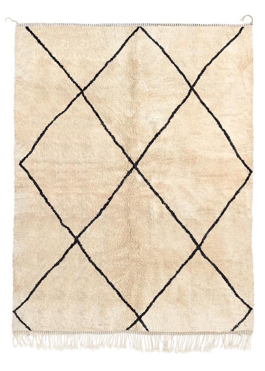Nous créons exclusivement des tapis individuels sur mesure. Cela signifie que nous ne produisons pas d'articles inutiles et que nous donnons la priorité au respect de la nature. C'est pourquoi nous estimons qu'il nous faut environ 8 à 9 semaines