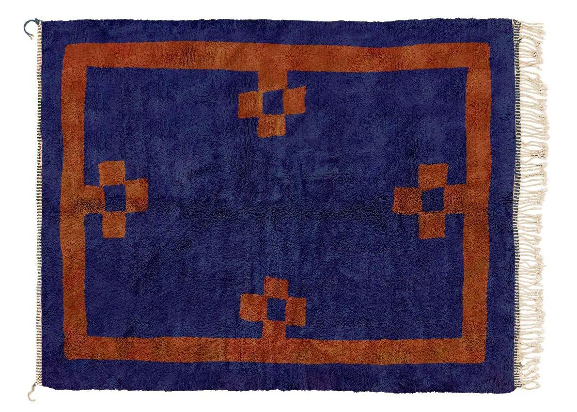 Nous créons exclusivement des tapis individuels sur mesure. Cela signifie que nous ne produisons pas d'articles inutiles et que nous donnons la priorité au respect de la nature. C'est pourquoi nous estimons qu'il nous faut environ 8 à 9 semaines