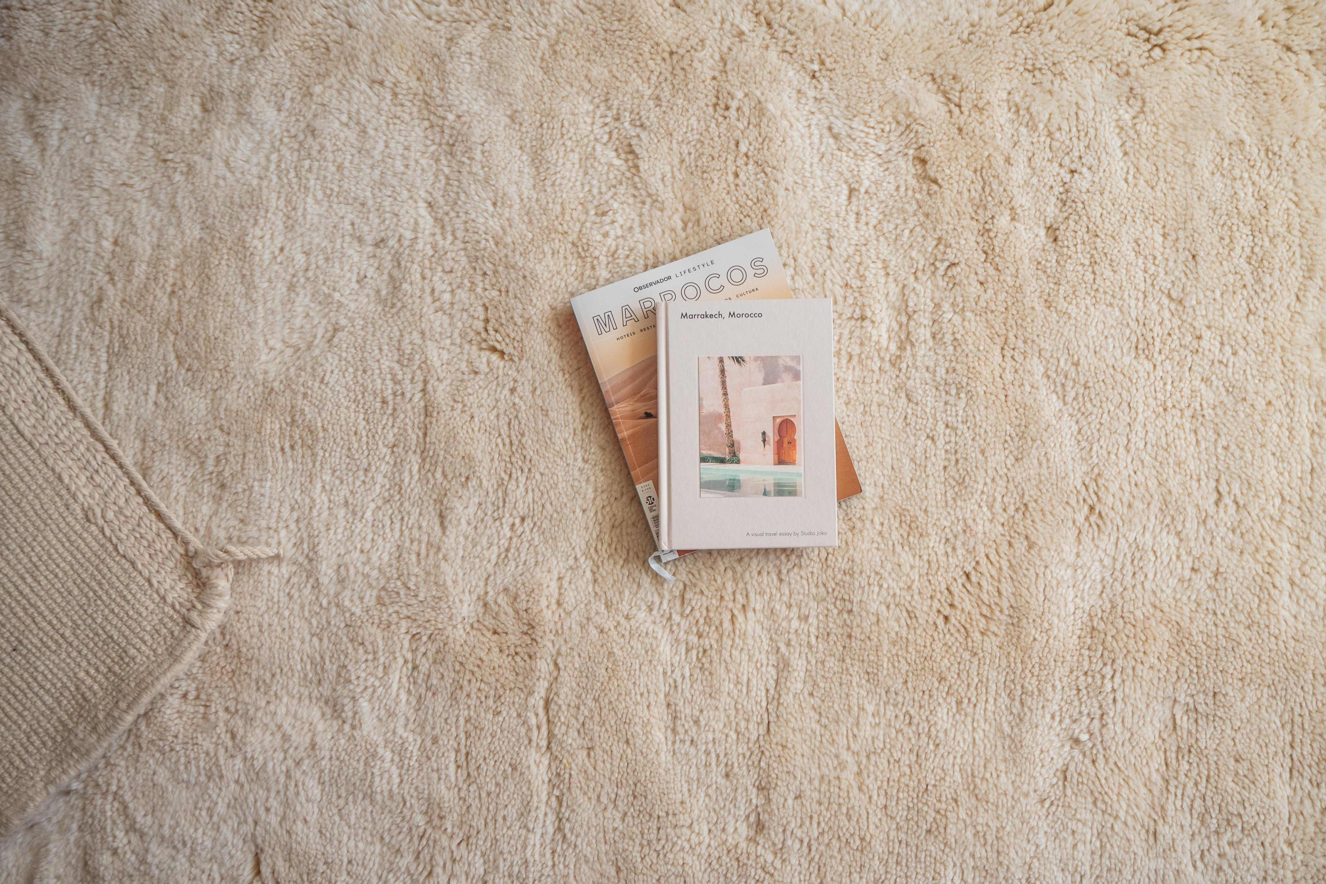 Marocain Tapis marocain Beni Mrirt 4'x6', tapis Shag de couleur blanc solide, Made Solid en vente