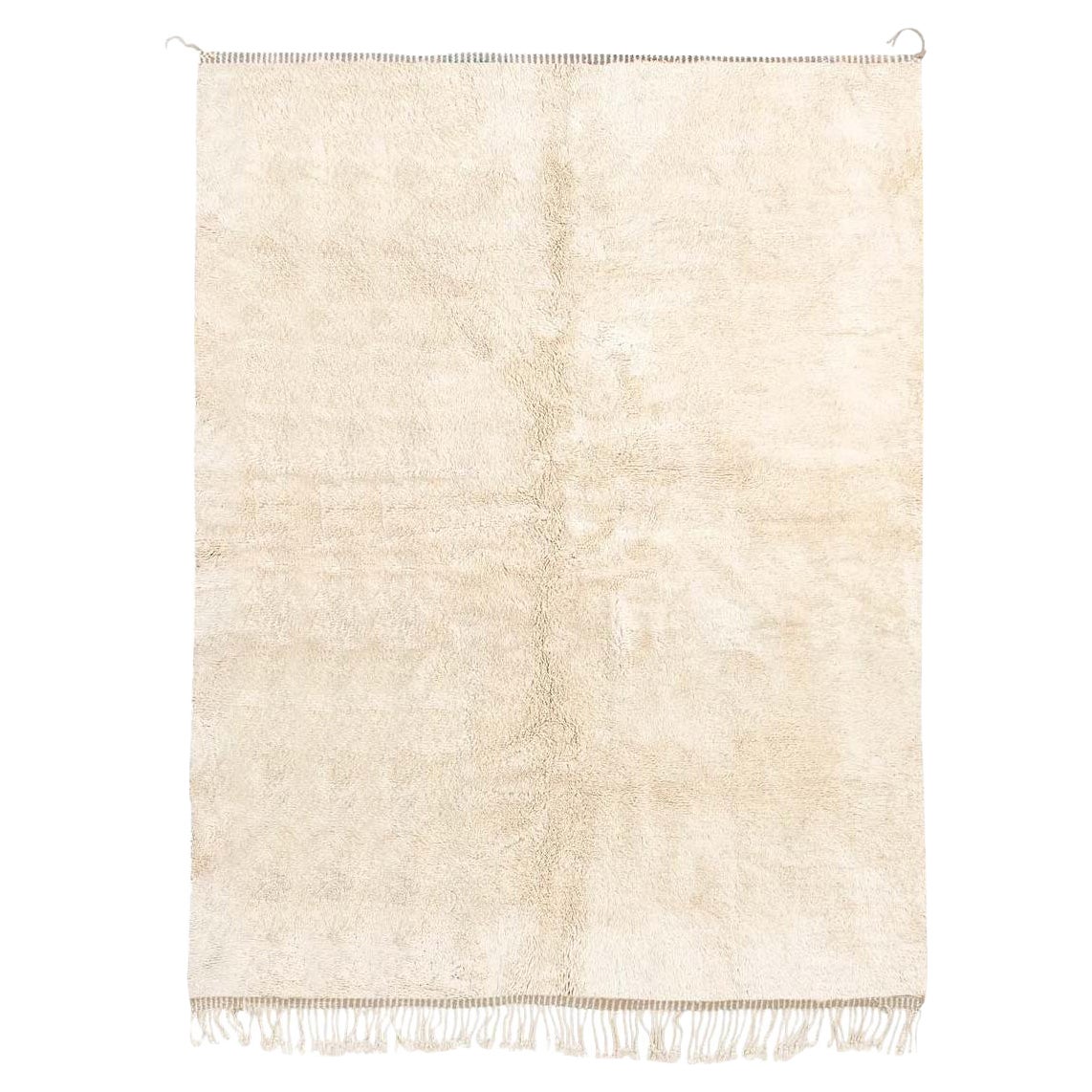 Tapis marocain Beni Mrirt 4'x6', tapis Shag de couleur blanc solide, Made Solid en vente