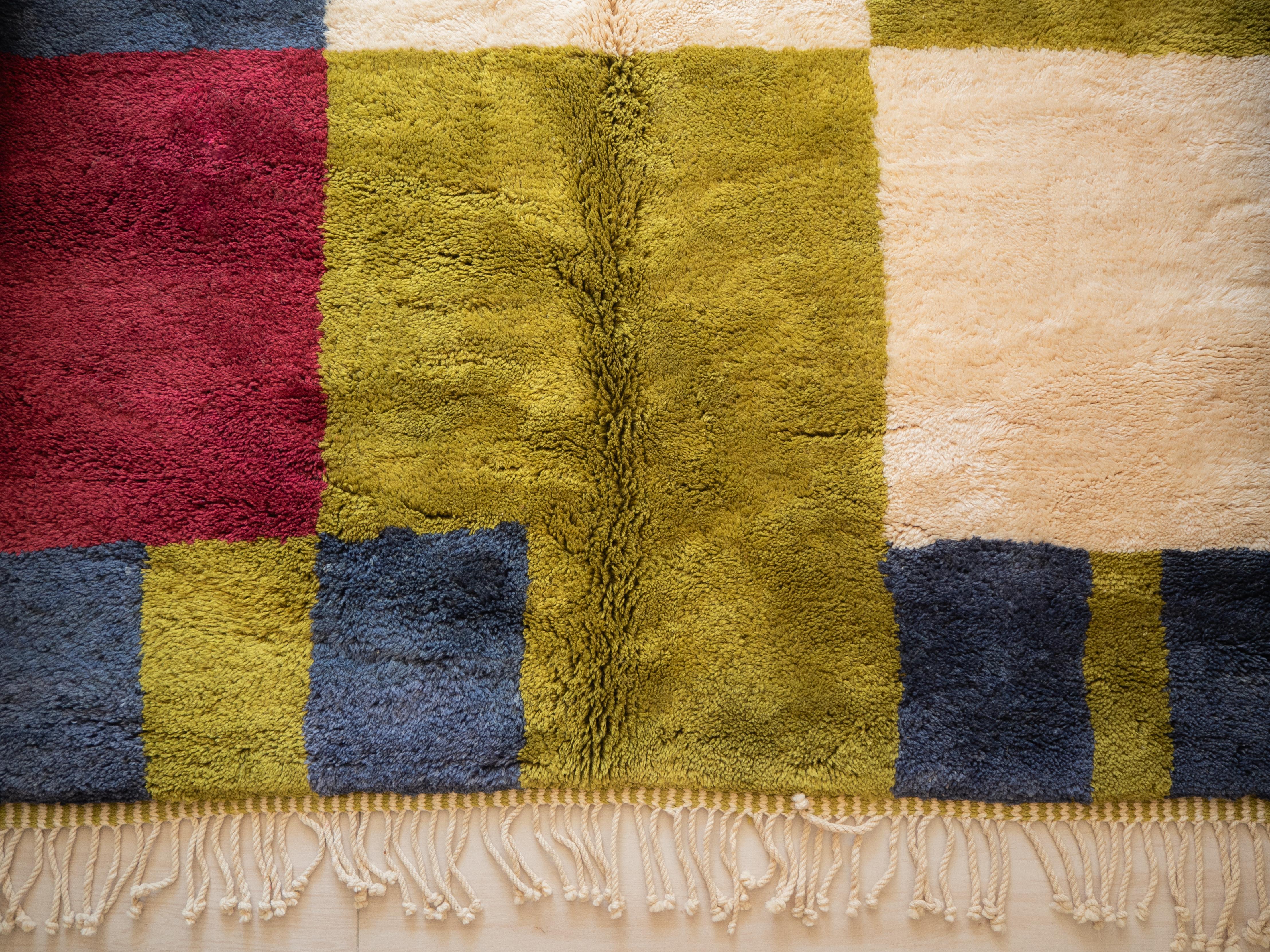 Wool Moroccan Beni Mrirt rug 5'x7’, Modern Geometric Pattern Berber rug, Custom-made For Sale