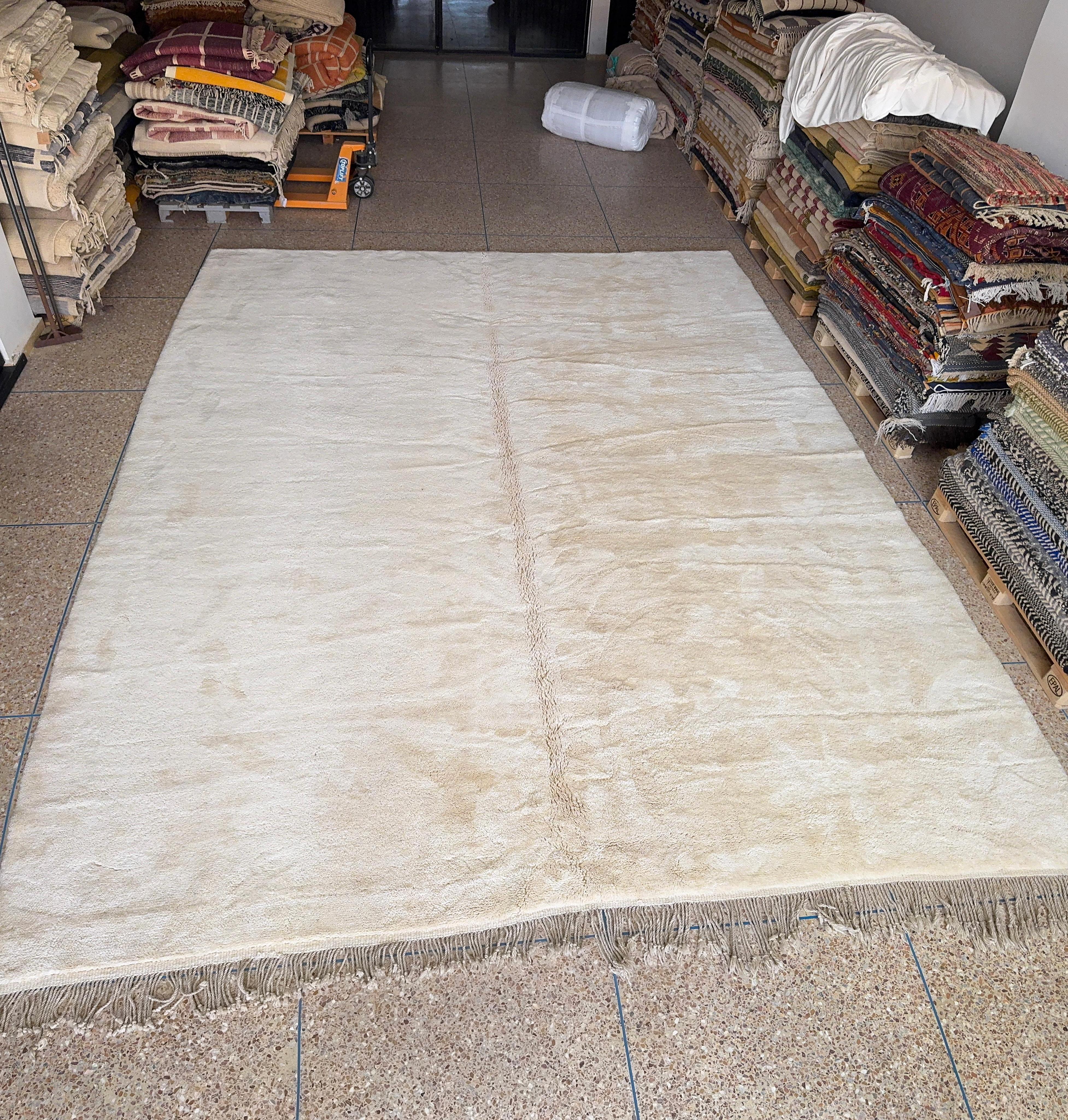 Hand-Knotted Moroccan Beni Mrirt rug 5'x7', Solid White Plush Rug, Made to Order For Sale 7