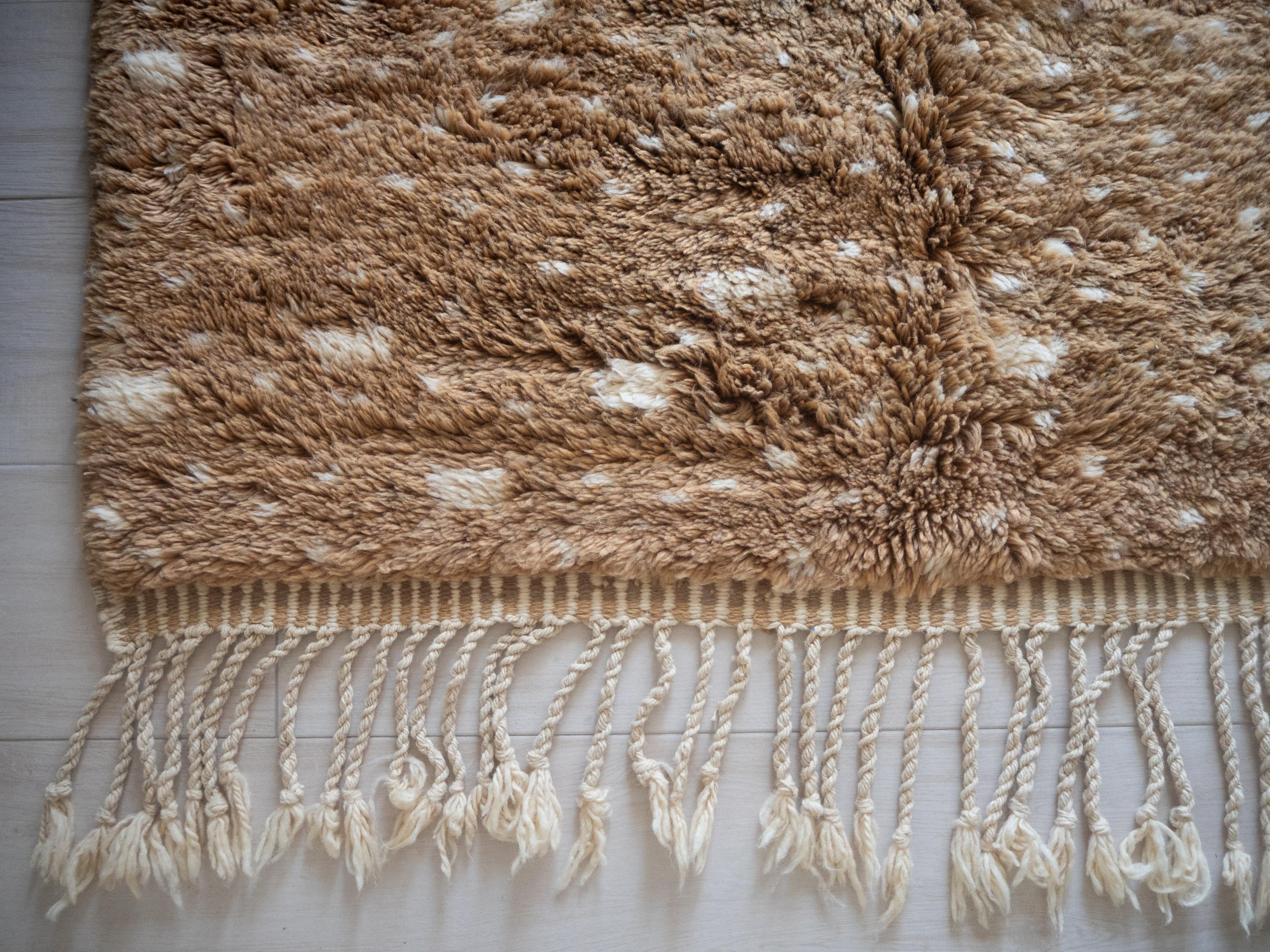 Marokkanischer Beni Mrirt-Teppich 6'x9', Punktmuster Biege Farbe Berberteppich, maßgefertigt im Zustand „Neu“ im Angebot in Marrakech, MA