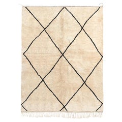 Tapis marocain Beni Mrirt 8'x10', Tapis noir et blanc à motifs de diamants, fait sur mesure