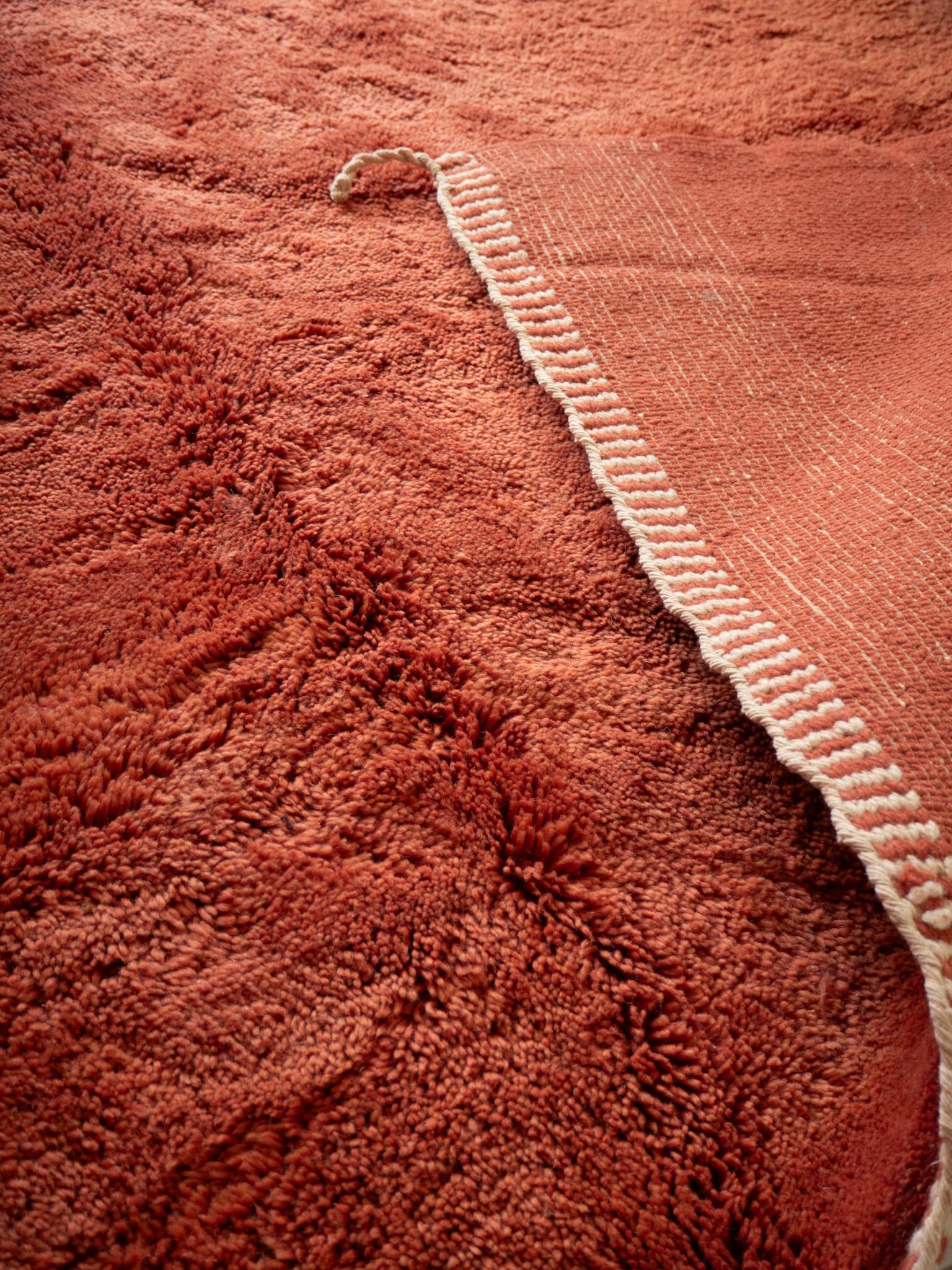 Tapis marocain Beni Mrirt 8'x10', Terracotta Red Color Shag Rug, Fait sur mesure Neuf - En vente à Marrakech, MA