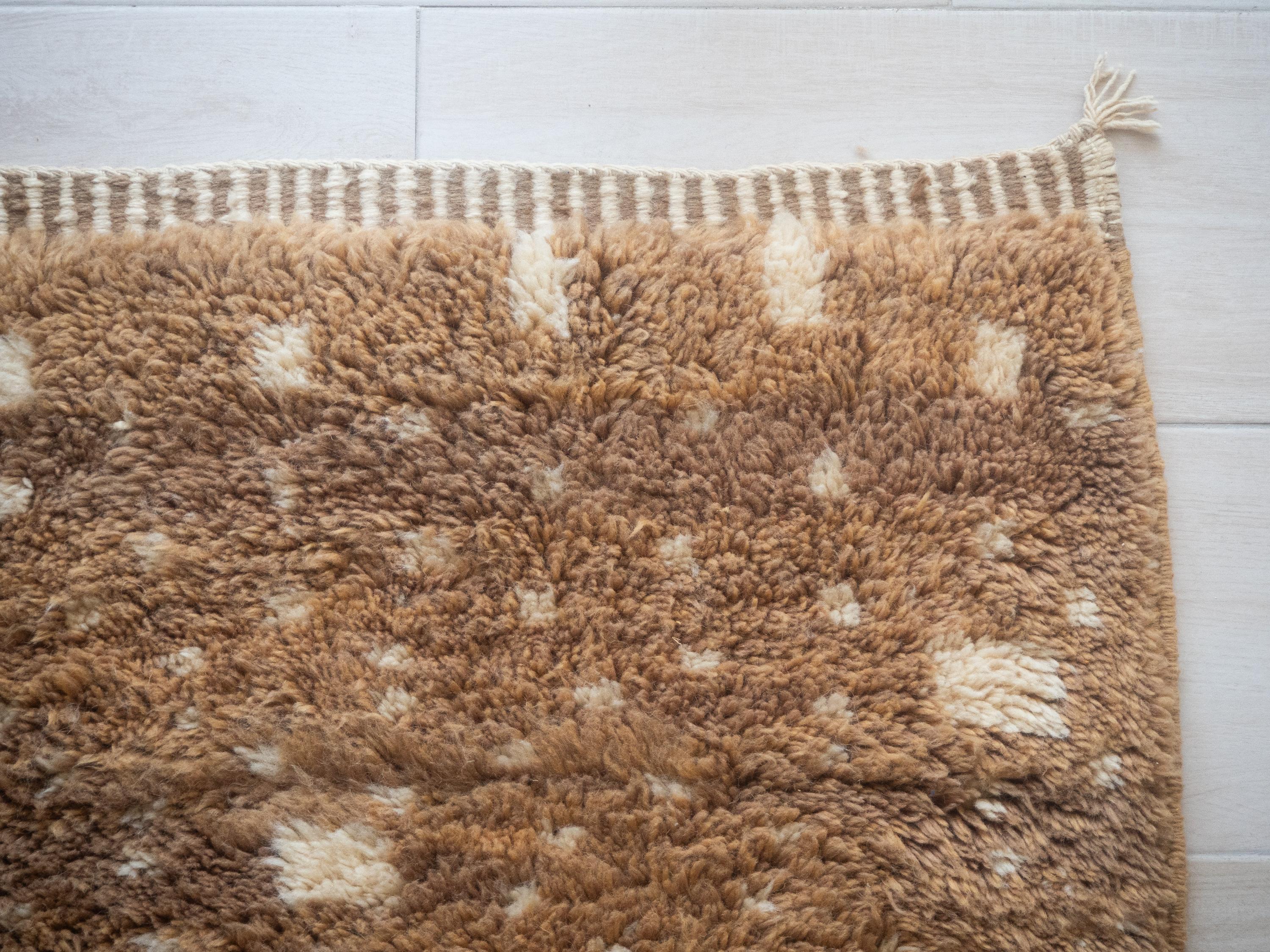 Laine Tapis berbère marocain Beni Mrirt 9'x12' Dots Pattern Biege Color, fait sur mesure en vente