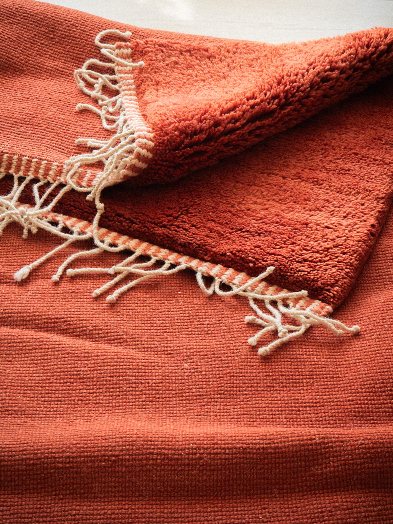 Marocain Tapis marocain Beni Mrirt 9'x12', Terracotta Red Color Shag Rug, Fait sur mesure en vente