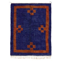 Tapis marocain Beni Mrirt, couleur bleu profond, motif de croix rouges, en stock
