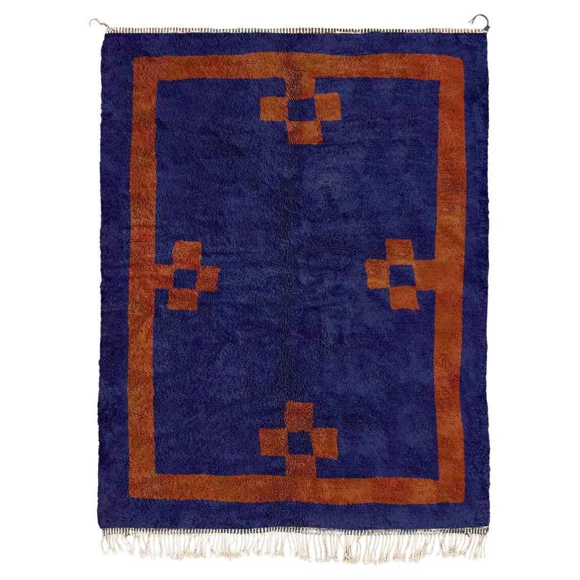Tapis marocain Beni Mrirt, couleur bleu profond, motif de croix rouges, fabriqué sur commande
