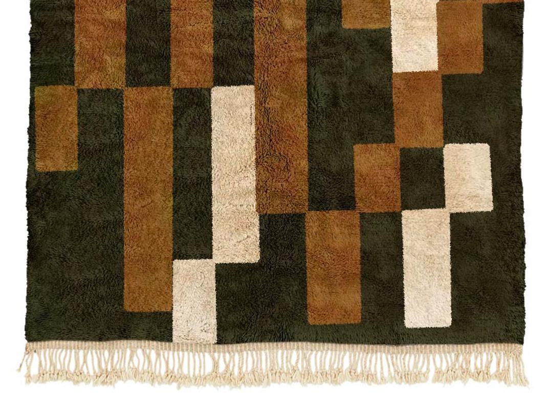 Hand-Crafted Moroccan Beni Mrirt rug, Modern Geometric Rectangular Pattern rug, Custom-made For Sale