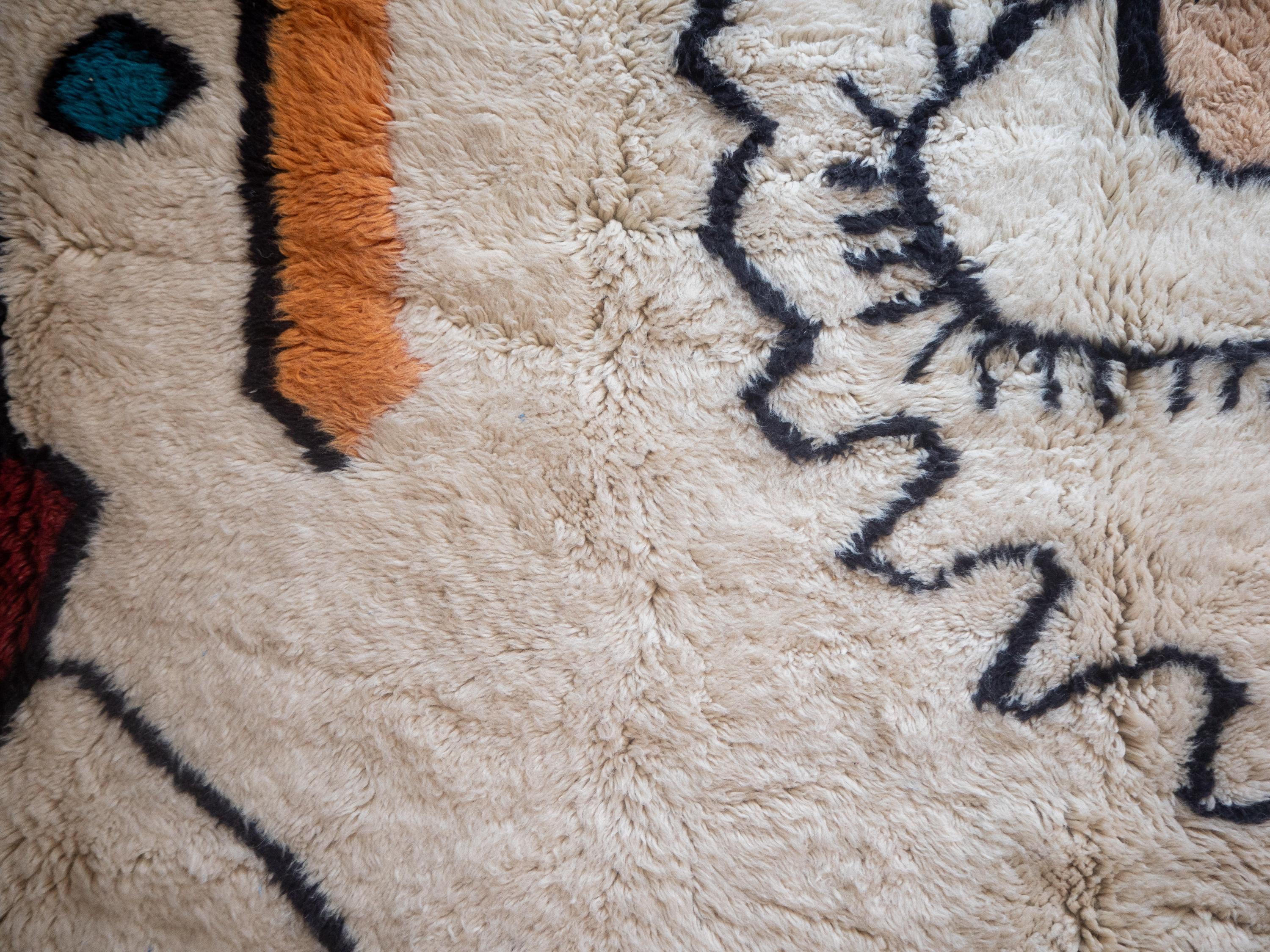 Fait main Tapis marocain Beni Mrirt, tapis berbère moderne à motif tribal, en stock en vente