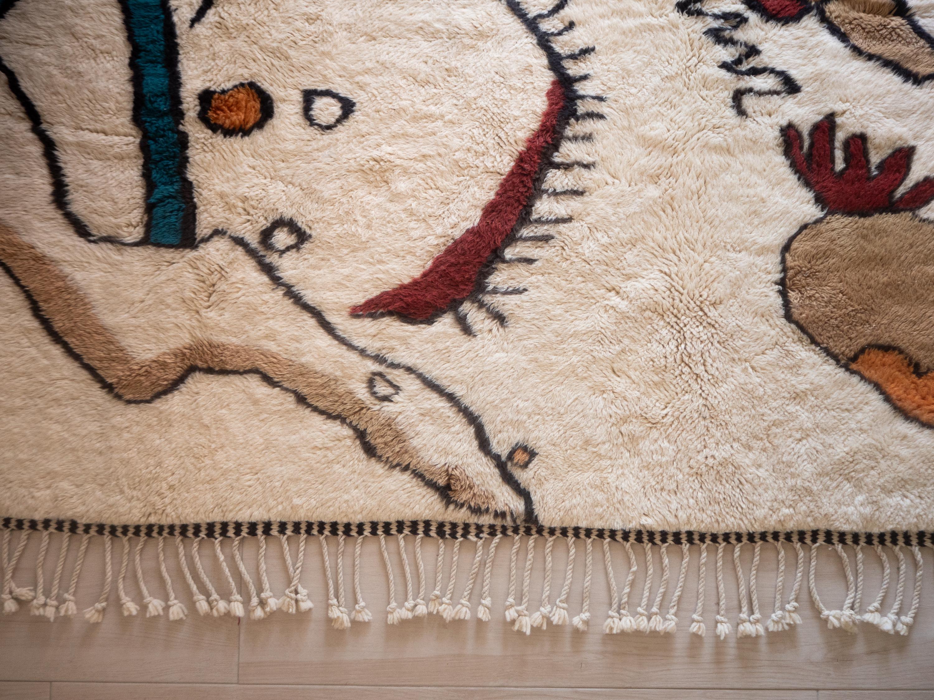 Tapis marocain Beni Mrirt, tapis berbère moderne à motif tribal, en stock en vente 1