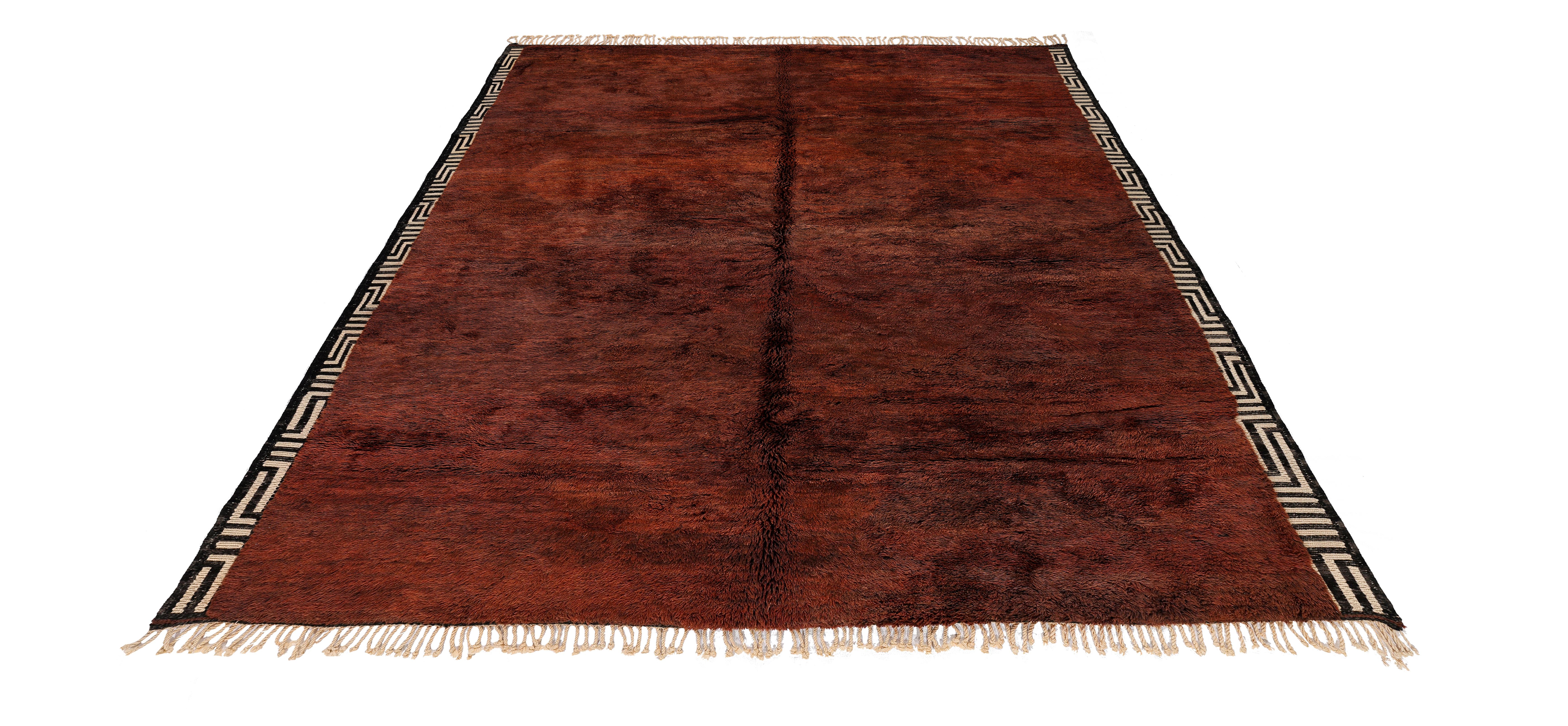Alfombra marroquí Beni Mrirt - Lana terracota con motivo de bordes tribales en Nuevo estado para la venta en New York, NY
