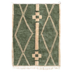 Tapis berbère marocain Beni Mrirt, motif tribal vert, fait sur mesure