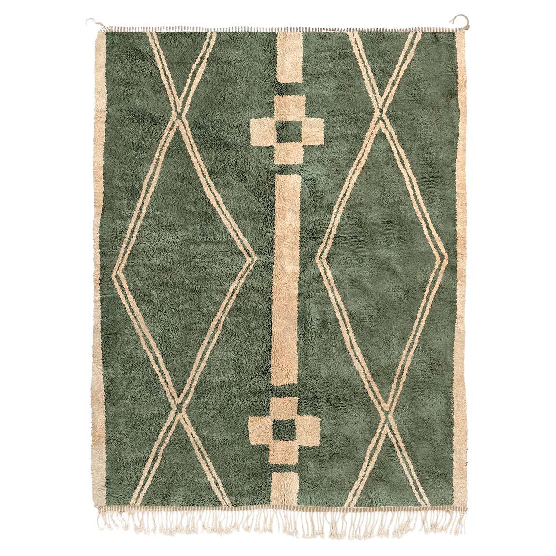 Tapis berbère marocain Beni Mrirt, motif tribal vert, en stock en vente