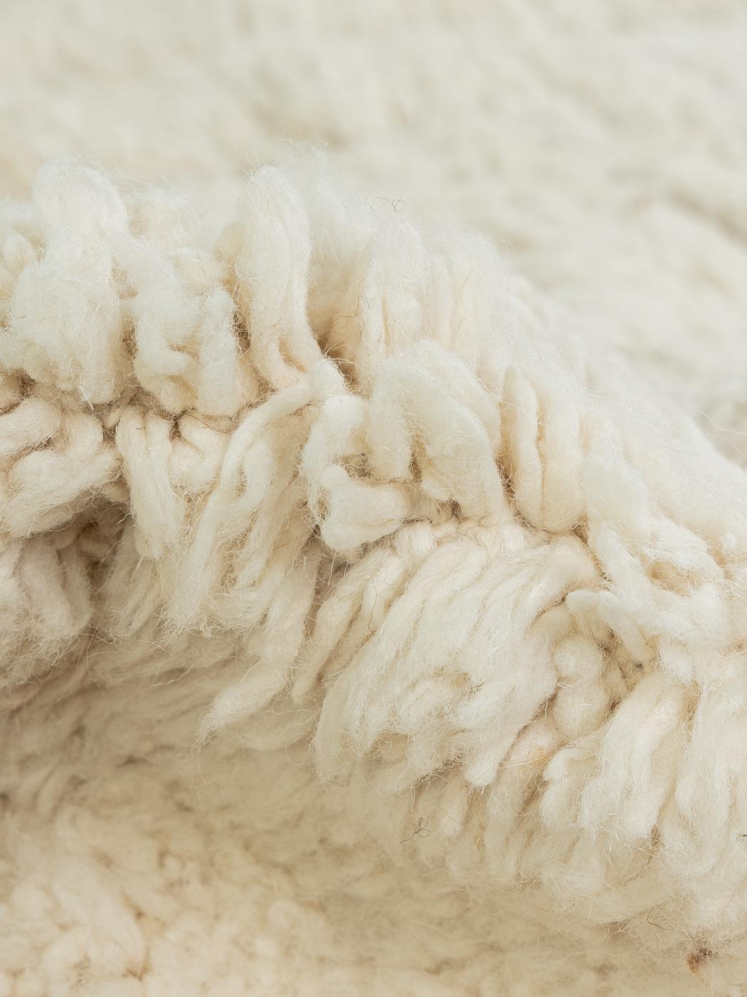 Marokkanischer Beni Ourain Berberteppich aus 100% Wolle, handgefertigt im Angebot 2