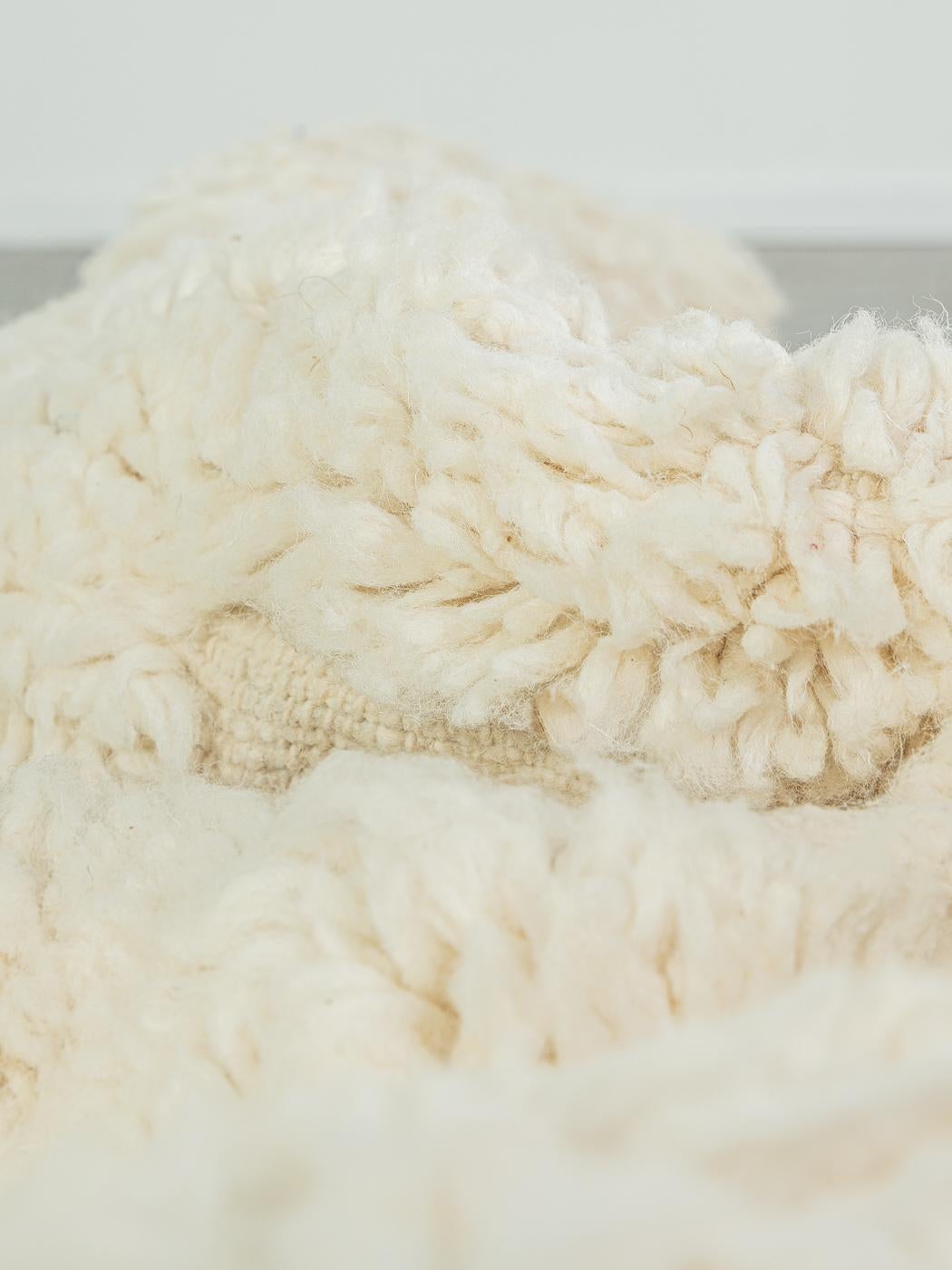 Marokkanischer Beni Ourain Berberteppich aus 100% Wolle, handgefertigt im Angebot 3