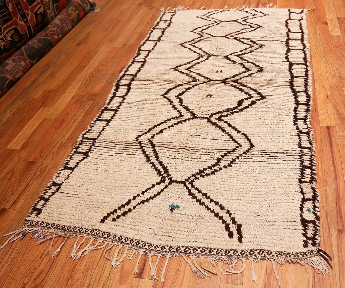 Hand-Knotted Moroccan Beni Ourain Berber Rug. Size: 4 ft 3 in x 8 ft For Sale