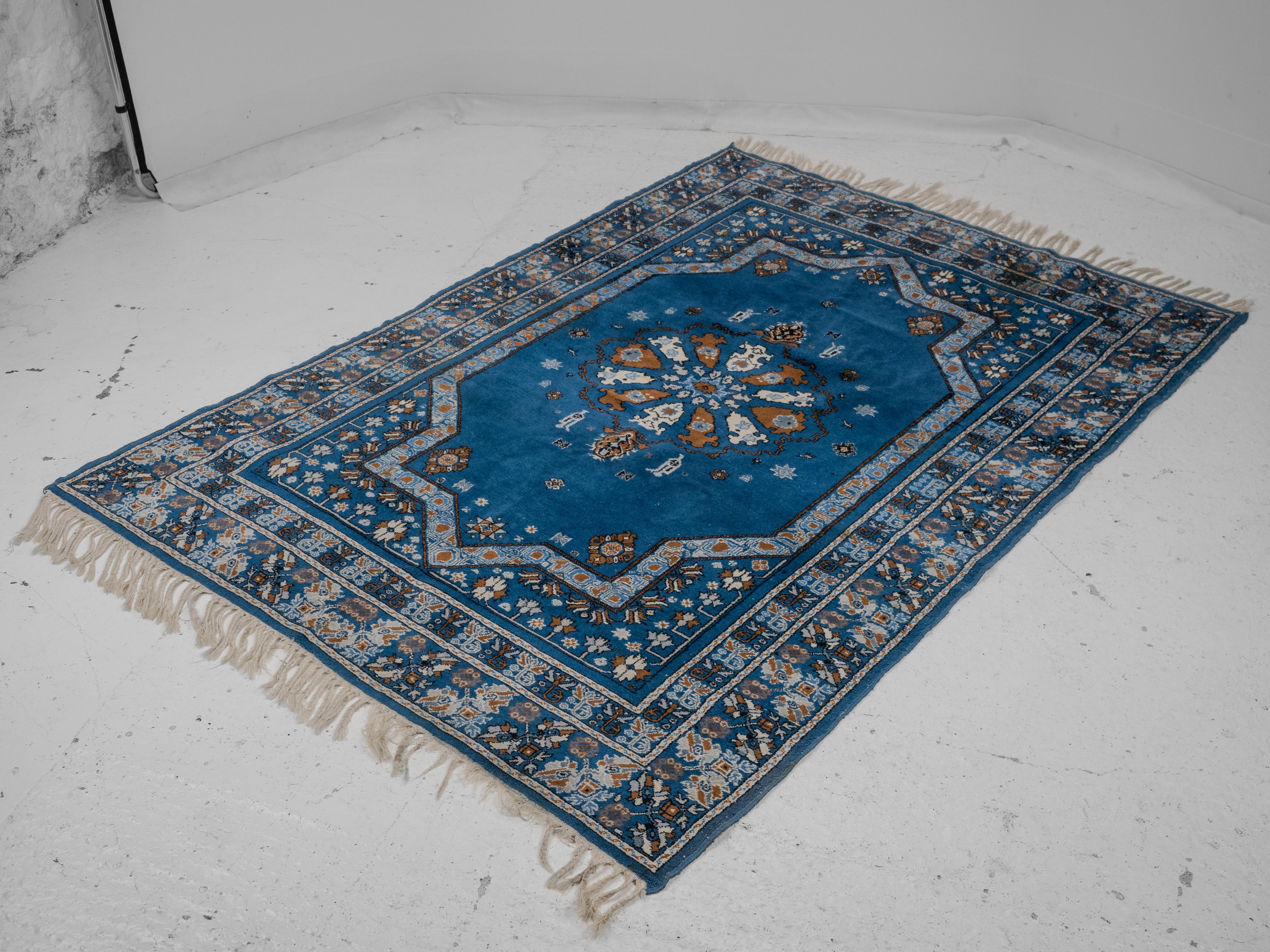 Hand-Woven Moroccan Berber Blue Carpet Extra Superieure Handwoven 263x170 c1970 (Rug) For Sale