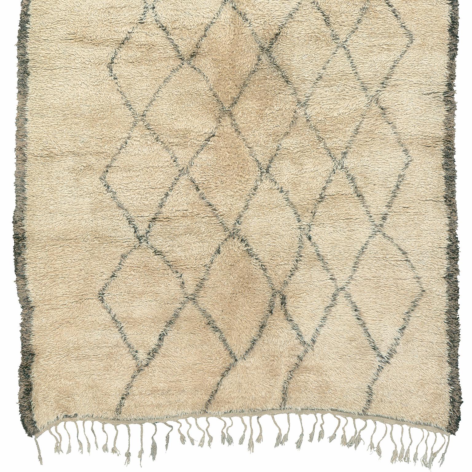 Moroccan Berber carpet
Morocco, mid-20th Century
Handwoven.
  