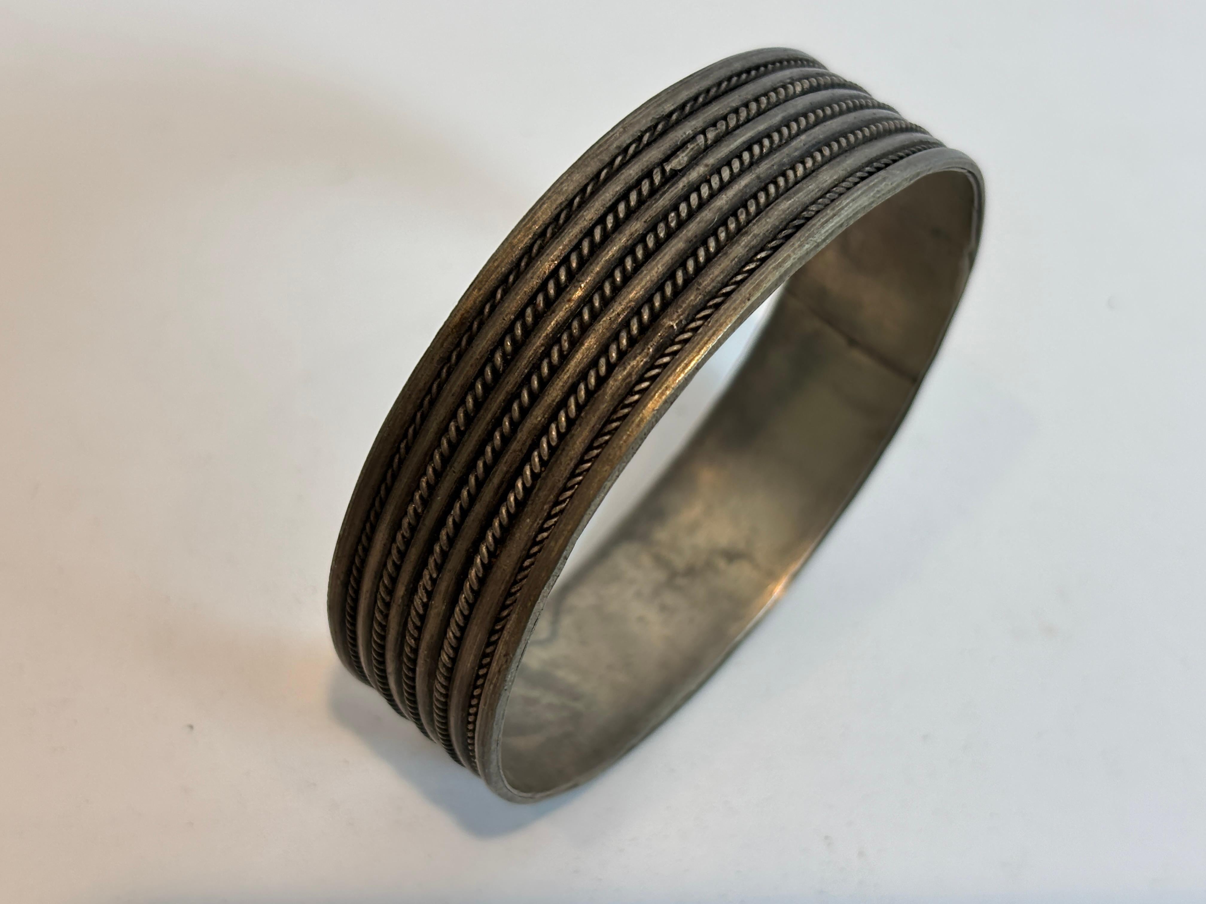 Moroccan Berber Coin Silver Tribal Bracelet In condizioni buone in vendita a Moreno Valley, CA