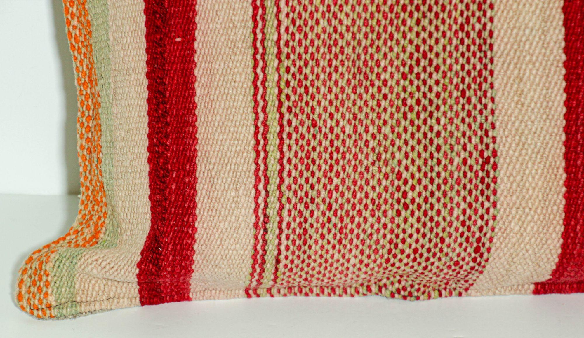 Coussin d'appoint berbère marocaine tissé à la main en vente 5