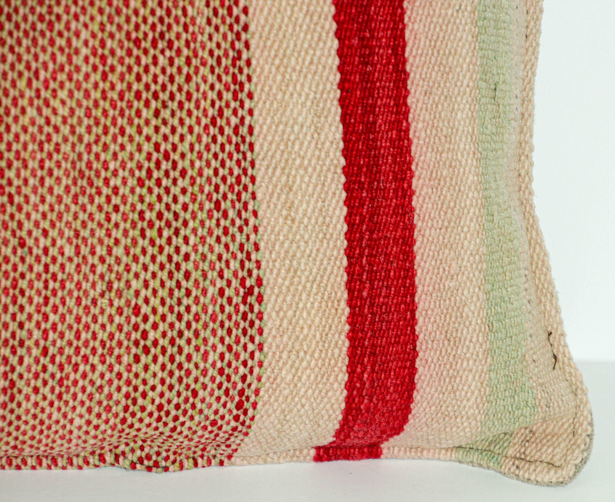Coussin d'appoint berbère marocaine tissé à la main en vente 6
