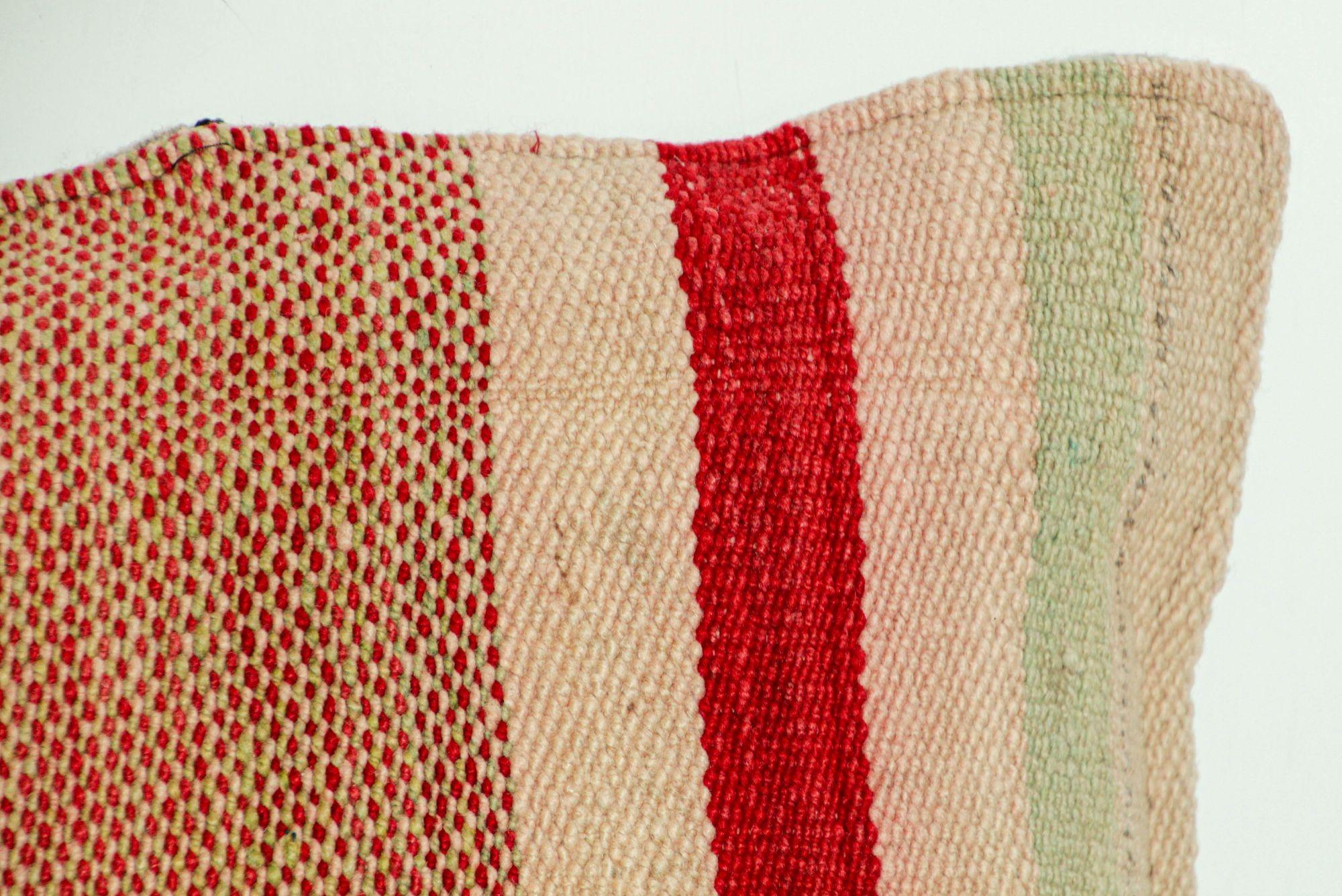 Coussin d'appoint berbère marocaine tissé à la main en vente 7