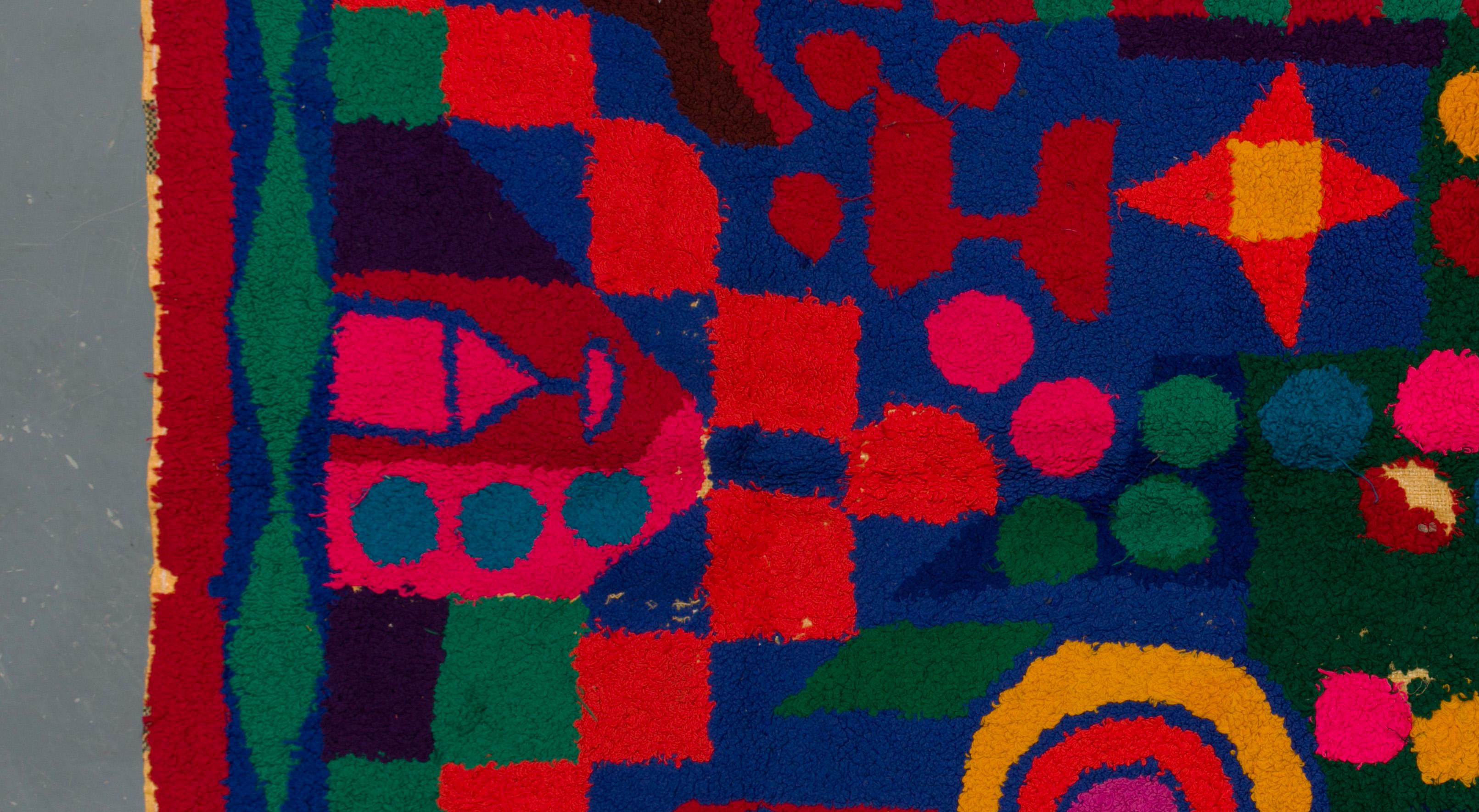 Moroccan Berber Large Handmade Tapestry Bright Red Yellow Green and Blue In Good Condition For Sale In Paris, FR