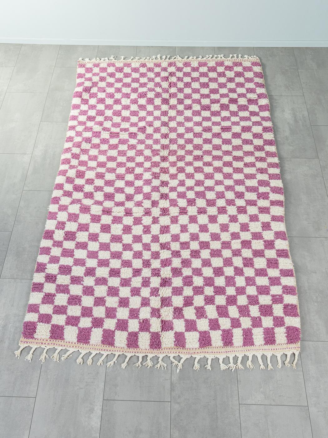 Berry check is a contemporary 100% wool rug – thick and soft, comfortable underfoot. Our Berber rugs are handwoven and handknotted by Amazigh women in the Atlas Mountains. These communities have been crafting rugs for thousands of years. One knot at