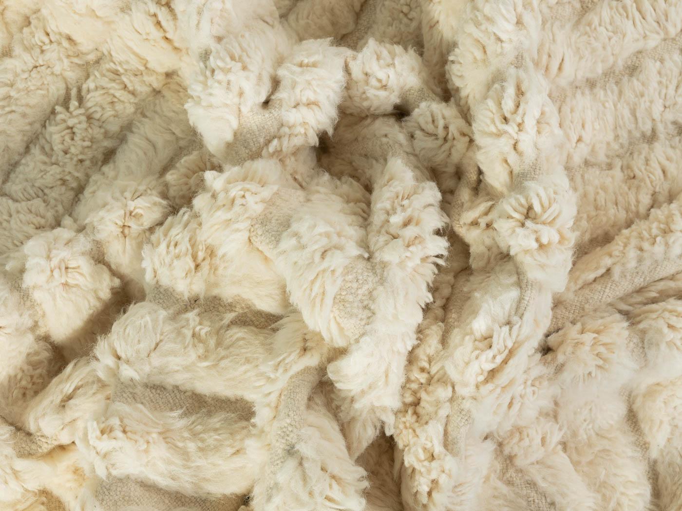 Marokkanischer Berberteppich Beni Ourain aus 100 % Wolle, handgefertigt (21. Jahrhundert und zeitgenössisch) im Angebot