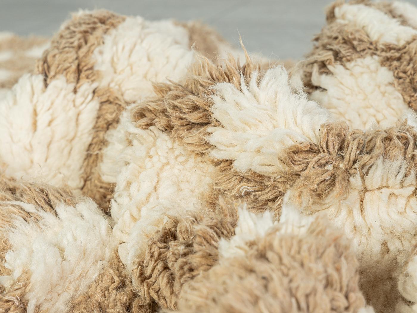Tapis berbère marocain 100 % laine fait à la main en vente 1
