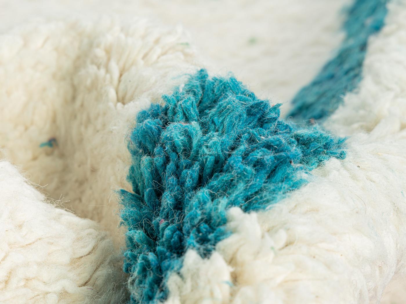 Marokkanischer Berberteppich aus 100 % Wolle, handgewebt (21. Jahrhundert und zeitgenössisch) im Angebot