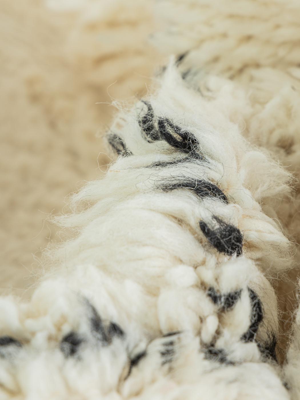 Moroccan Berber Rug Handmade 100% Wool For Sale 2